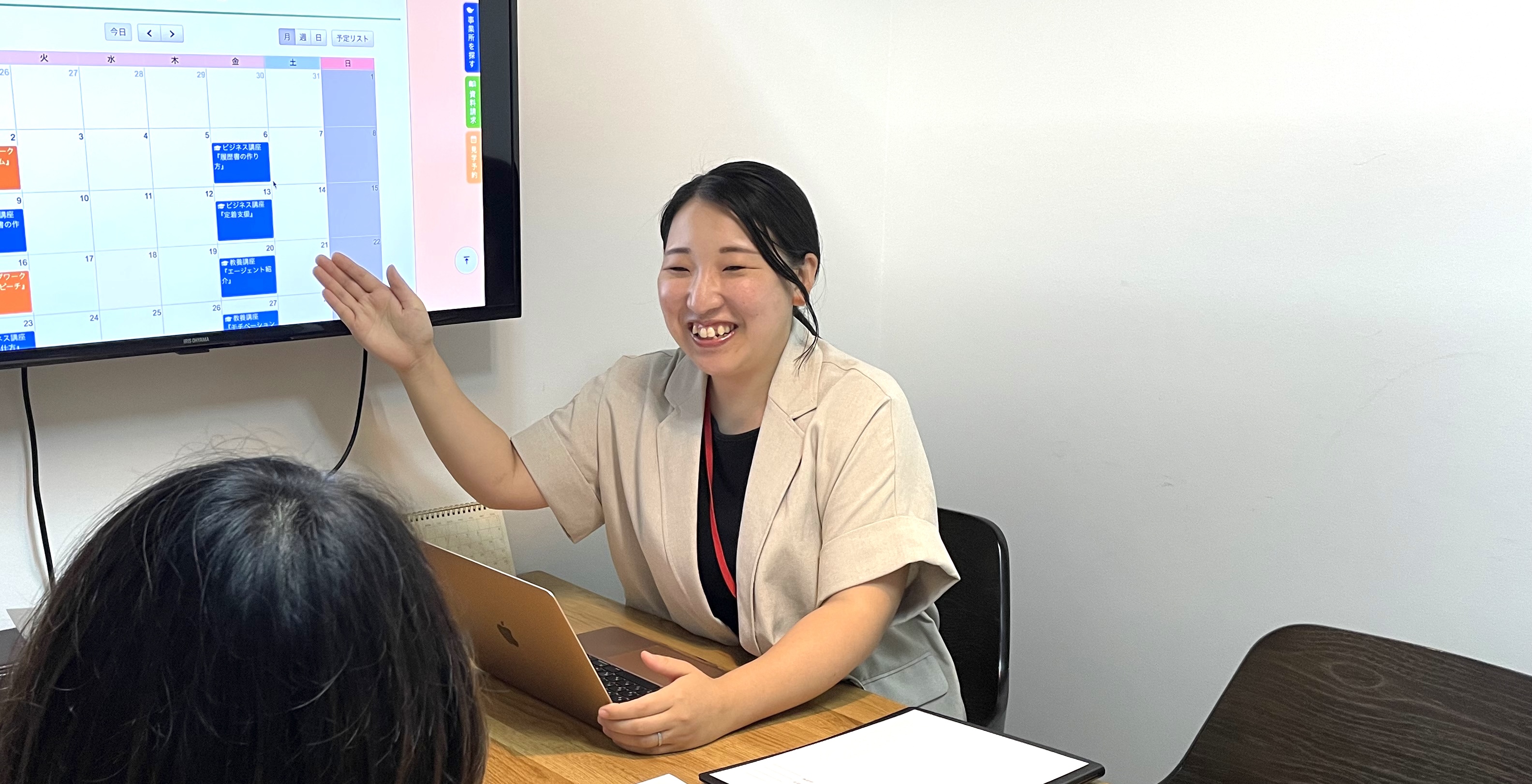 社員インタビュー(身近な出来事がチャレンジのきっかけに。未経験の転職から現在は管理者として活躍中)