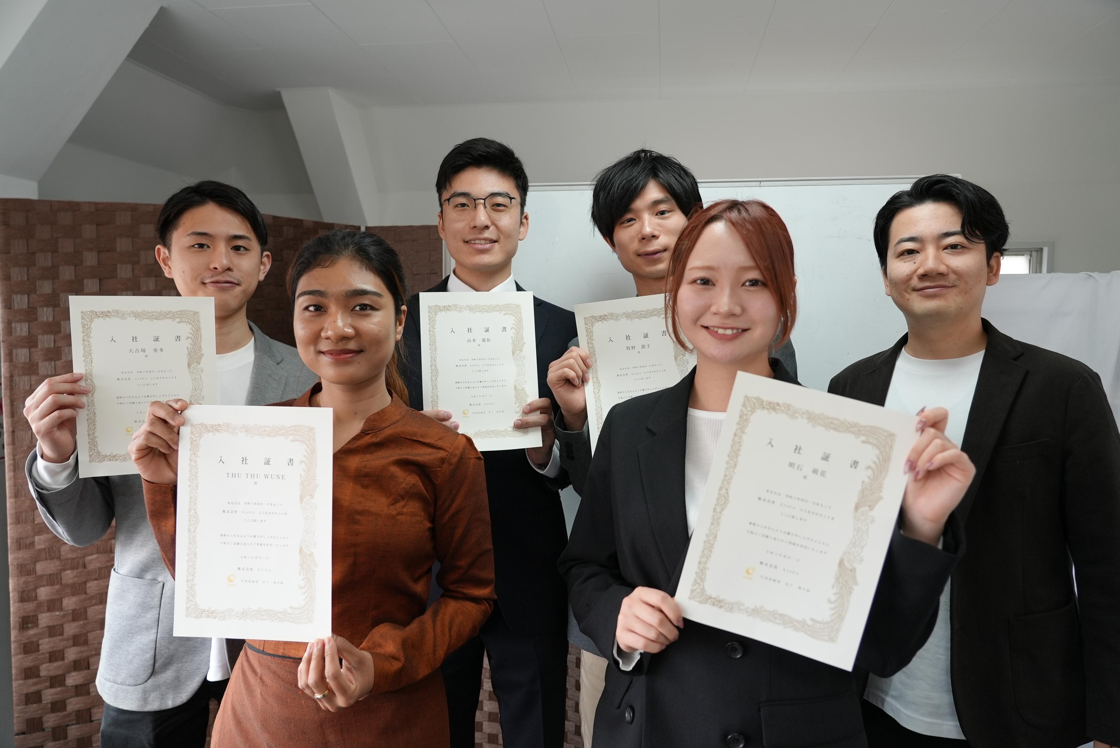 世界４カ国から新卒第１期生5名・中途6名が入社