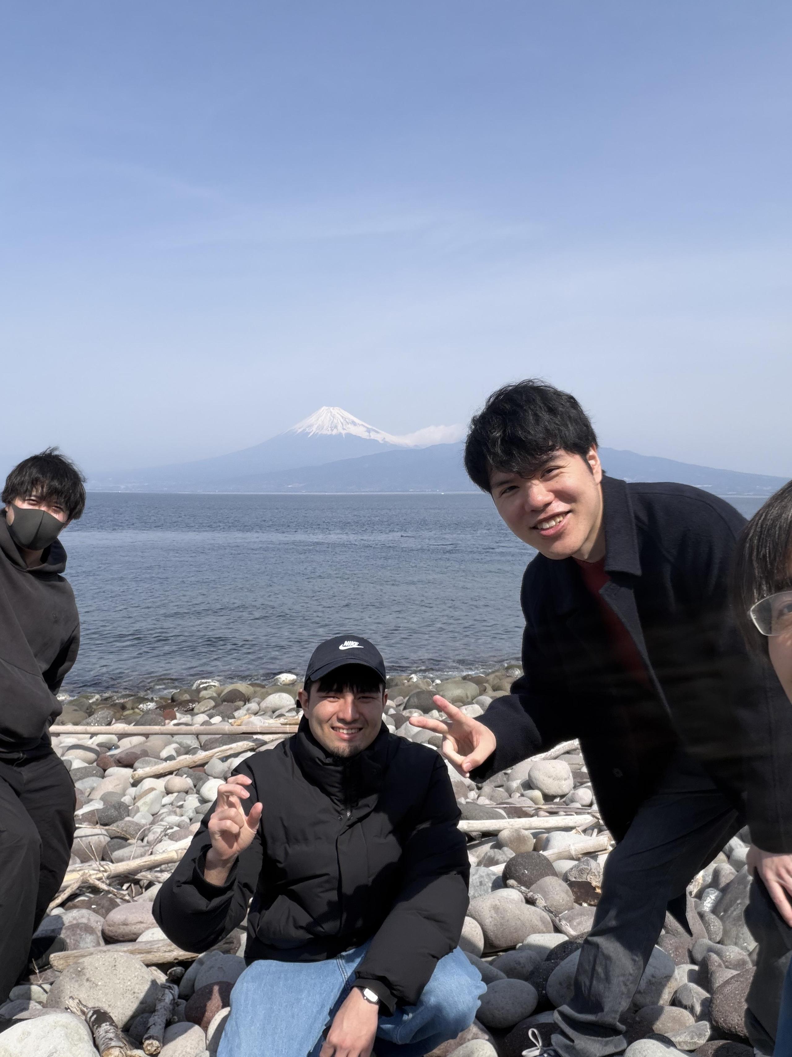 富士の山と駿河湾を堪能しながら、プロダクトのことを想う合宿をしてきました