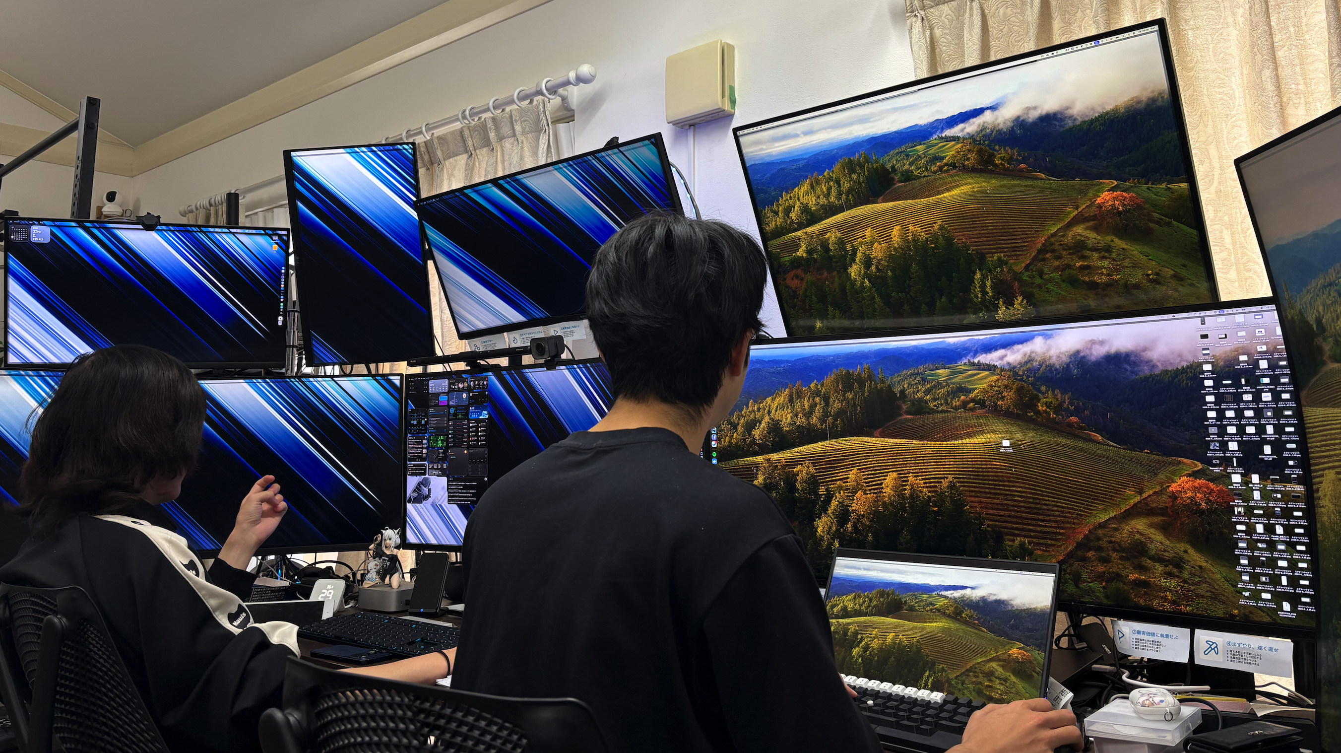 エンジニアが開発に没頭できる場所。モニターに囲まれ、時には鍛えて整うParadisのオフィス