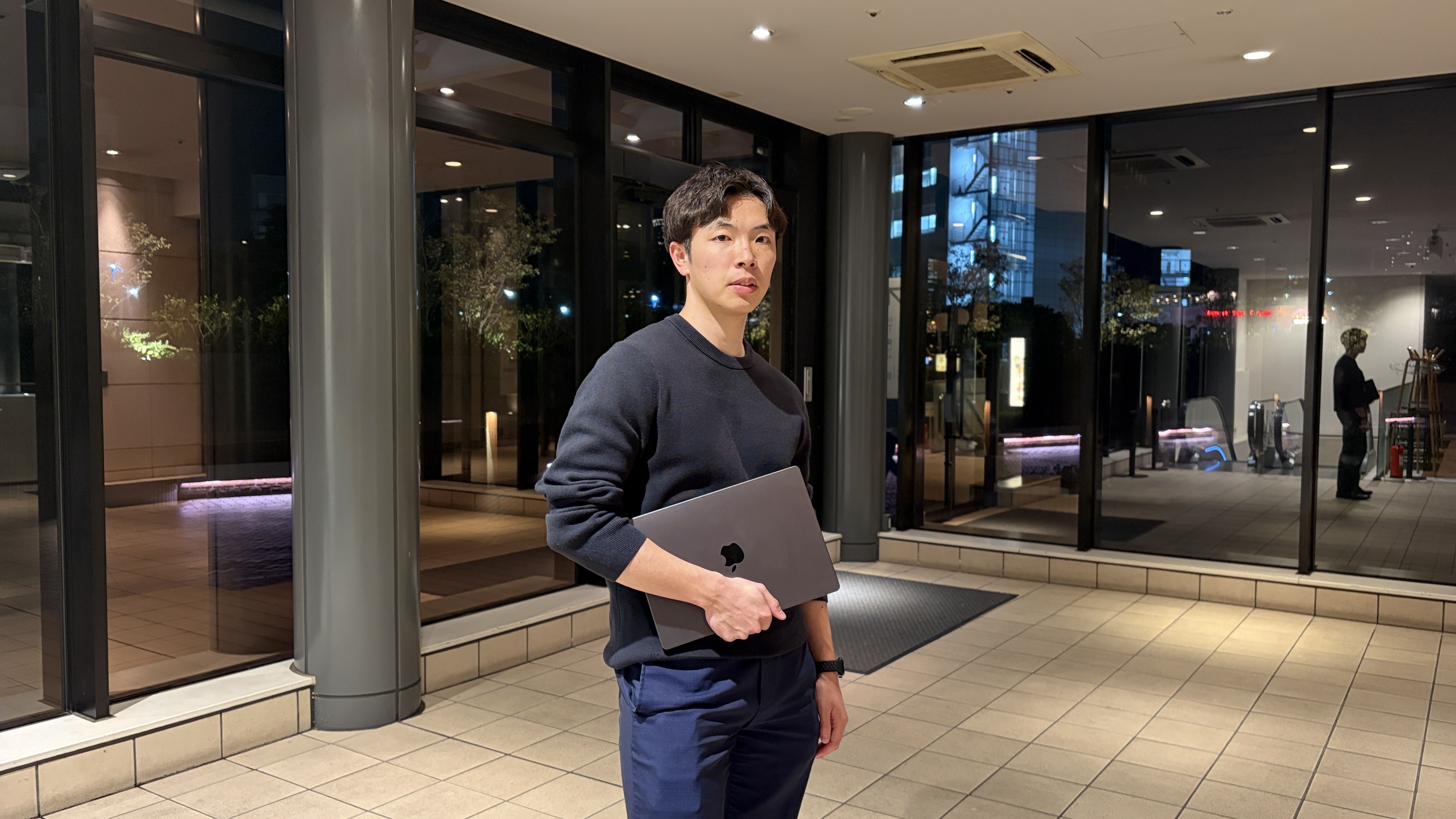 「学生でも打席に立てる」——ビジネス職志望だった僕が、FAKEのデザインインターンを選んだ理由