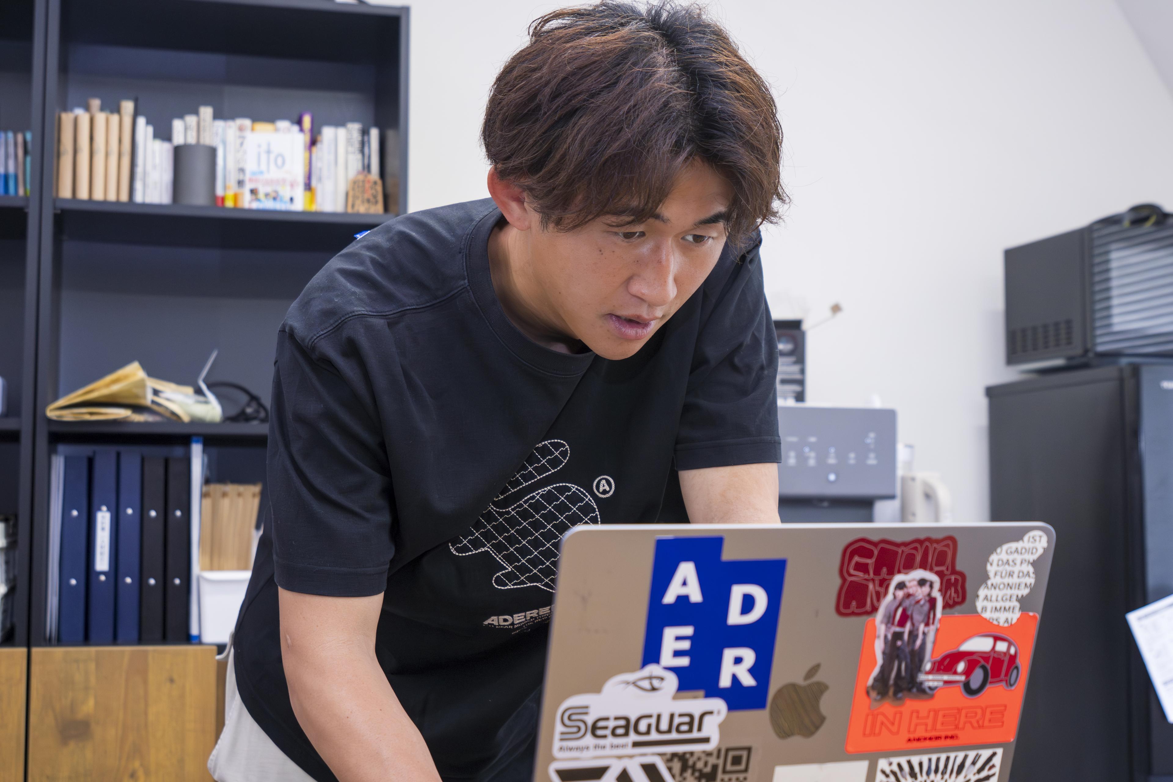 レジ打ちから起業へ。「このままじゃやばい」が全ての始まり｜代表インタビュー