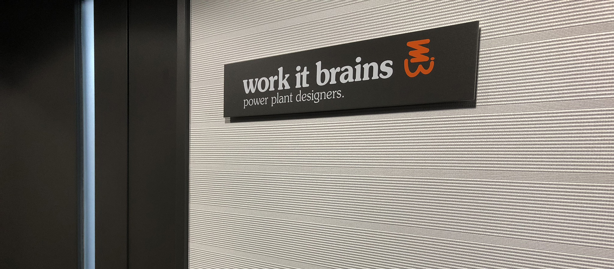 通勤時間ってなにしてる？社内でアンケートをとってみました