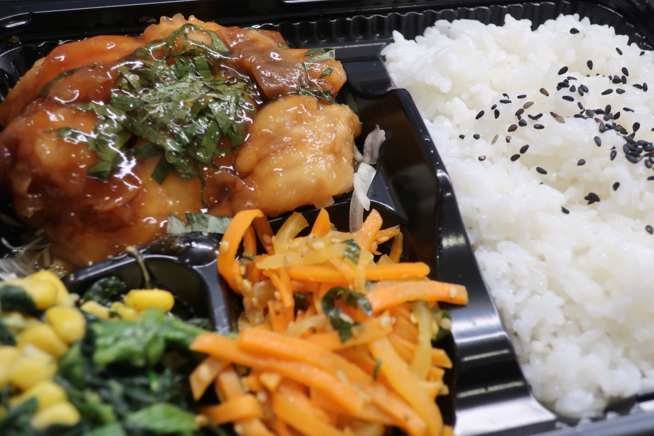 野菜が詰まったお弁当をオフィスで買える福利厚生サービス開始！