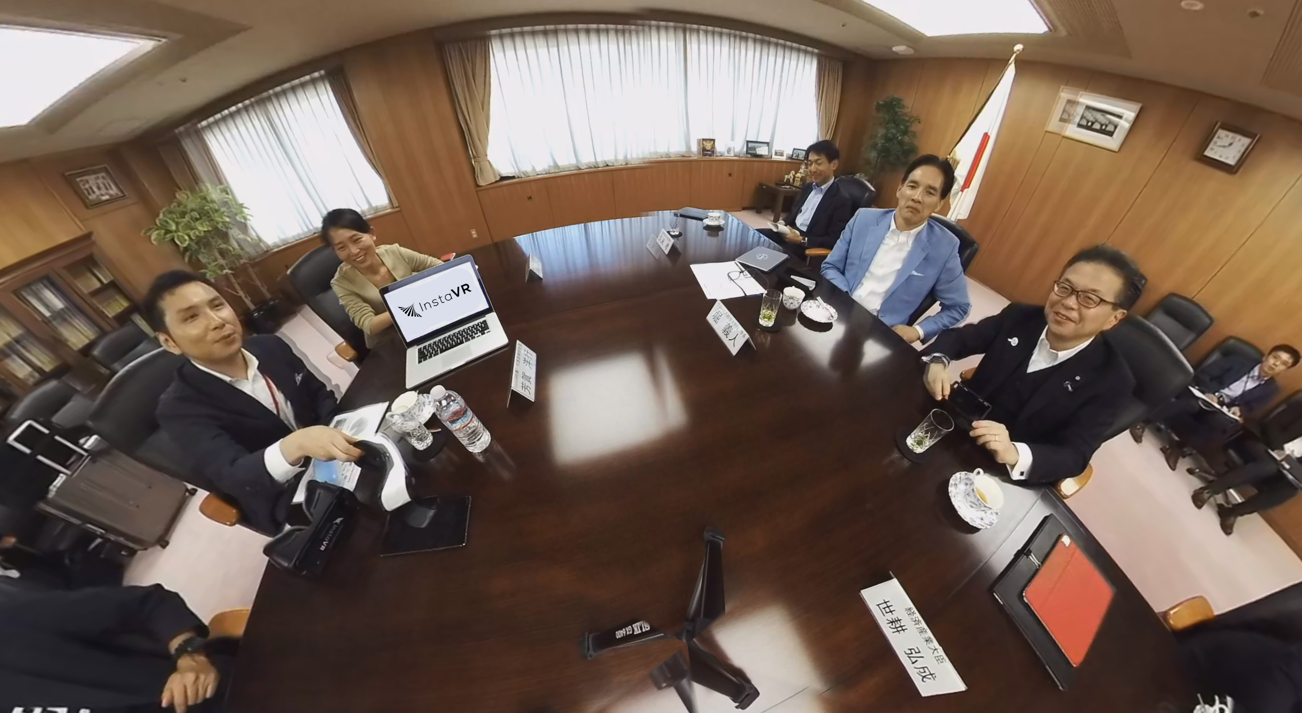 InstaVR代表芳賀、経済産業大臣世耕弘成氏の意見交換会に参加！
