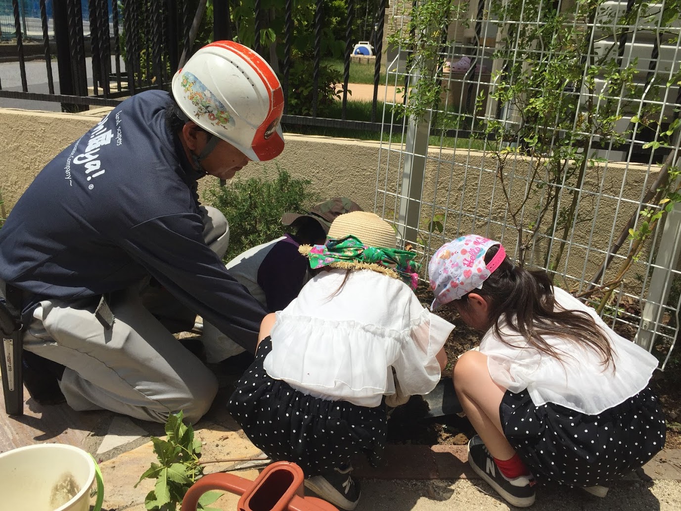 地域のみなさまと一緒に樹木のお手入れを行うワークショップを実施しました。
