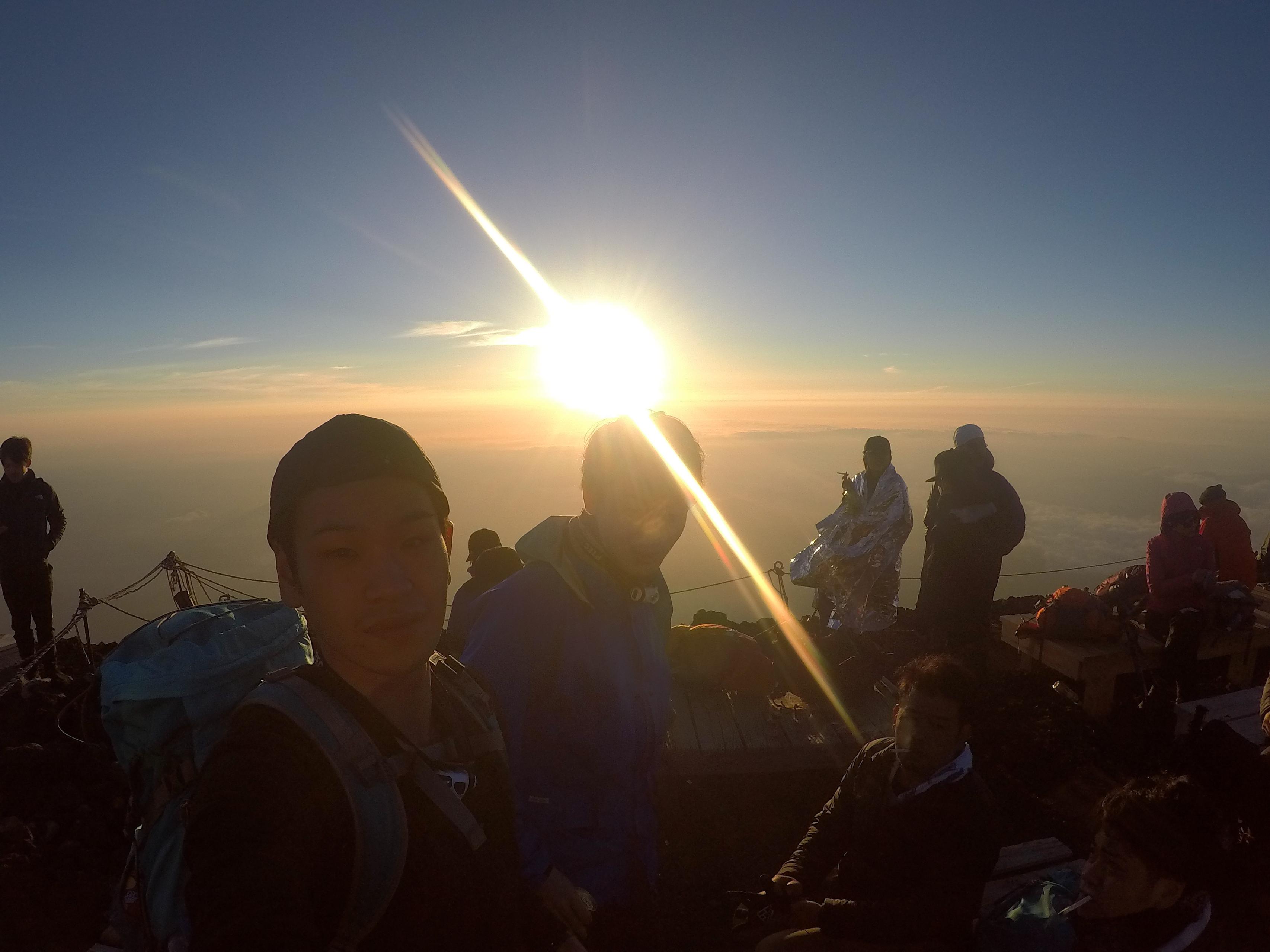 そこに山があるから アスニカ ついに富士山頂で仕事をする アスニカ株式会社