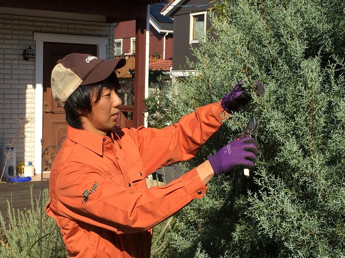 庭師×理容師。 木を切り、髪を切る、そんな副業スタイル。