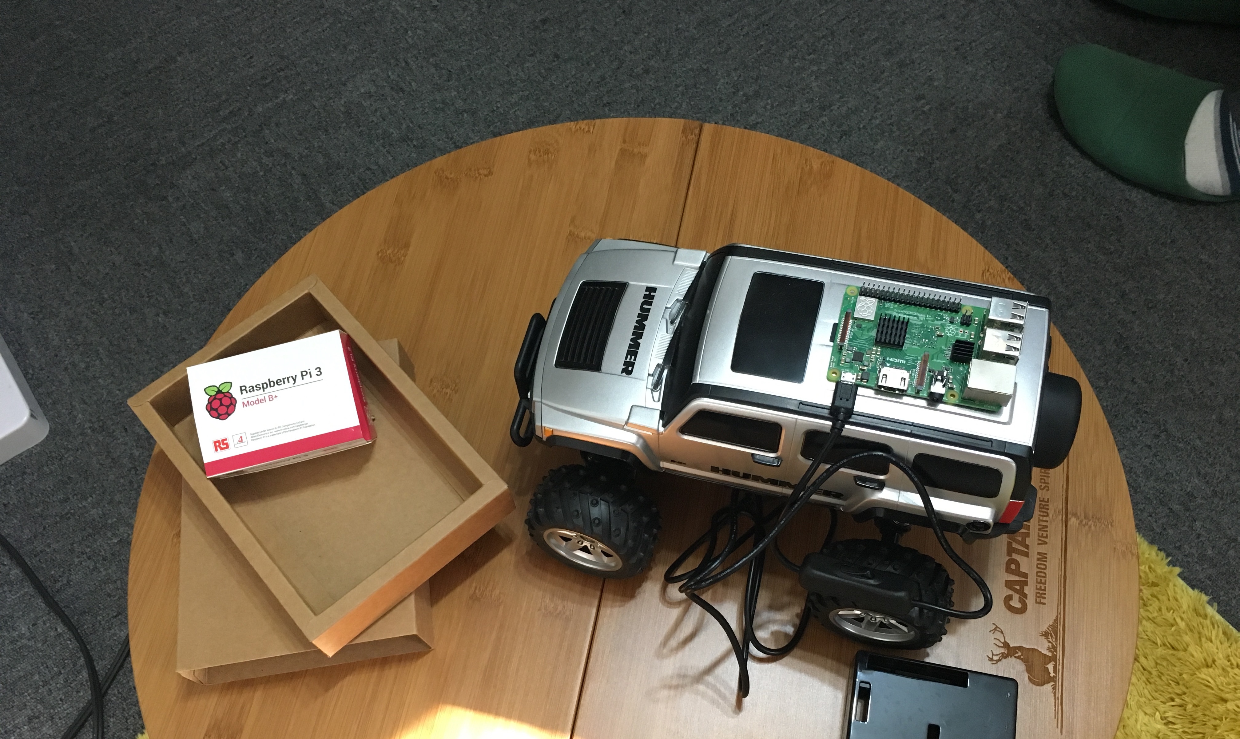 Raspberry Pi 3 でラジコンを制御する
