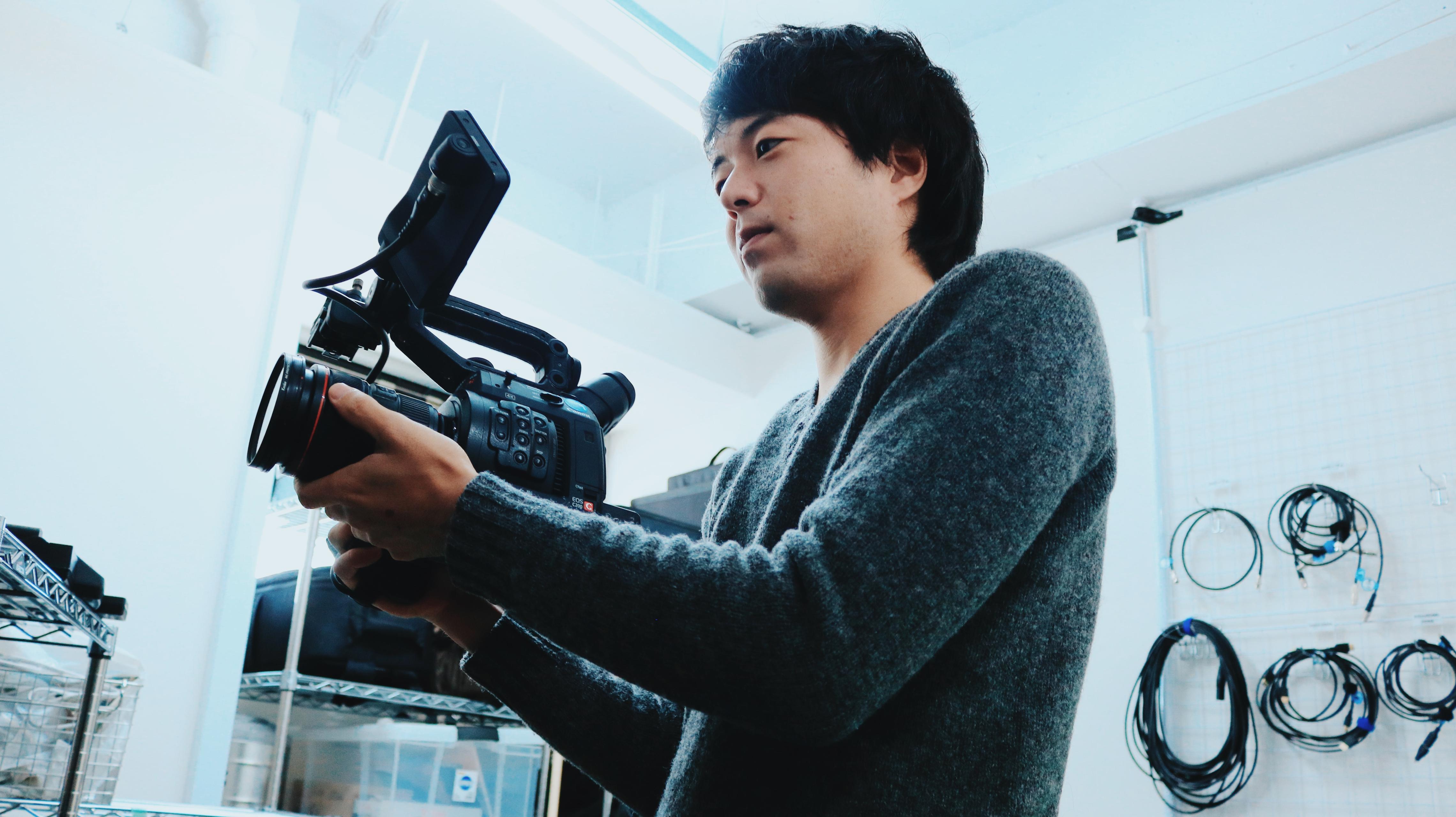 映像ディレクターは、知らない世界・場所・人に出会える面白い仕事【社員インタビュー#3 嶺隼樹（後編）】