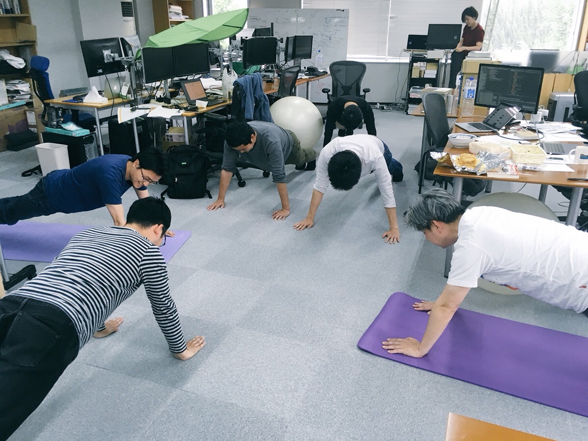 オフィスで体幹トレーニング