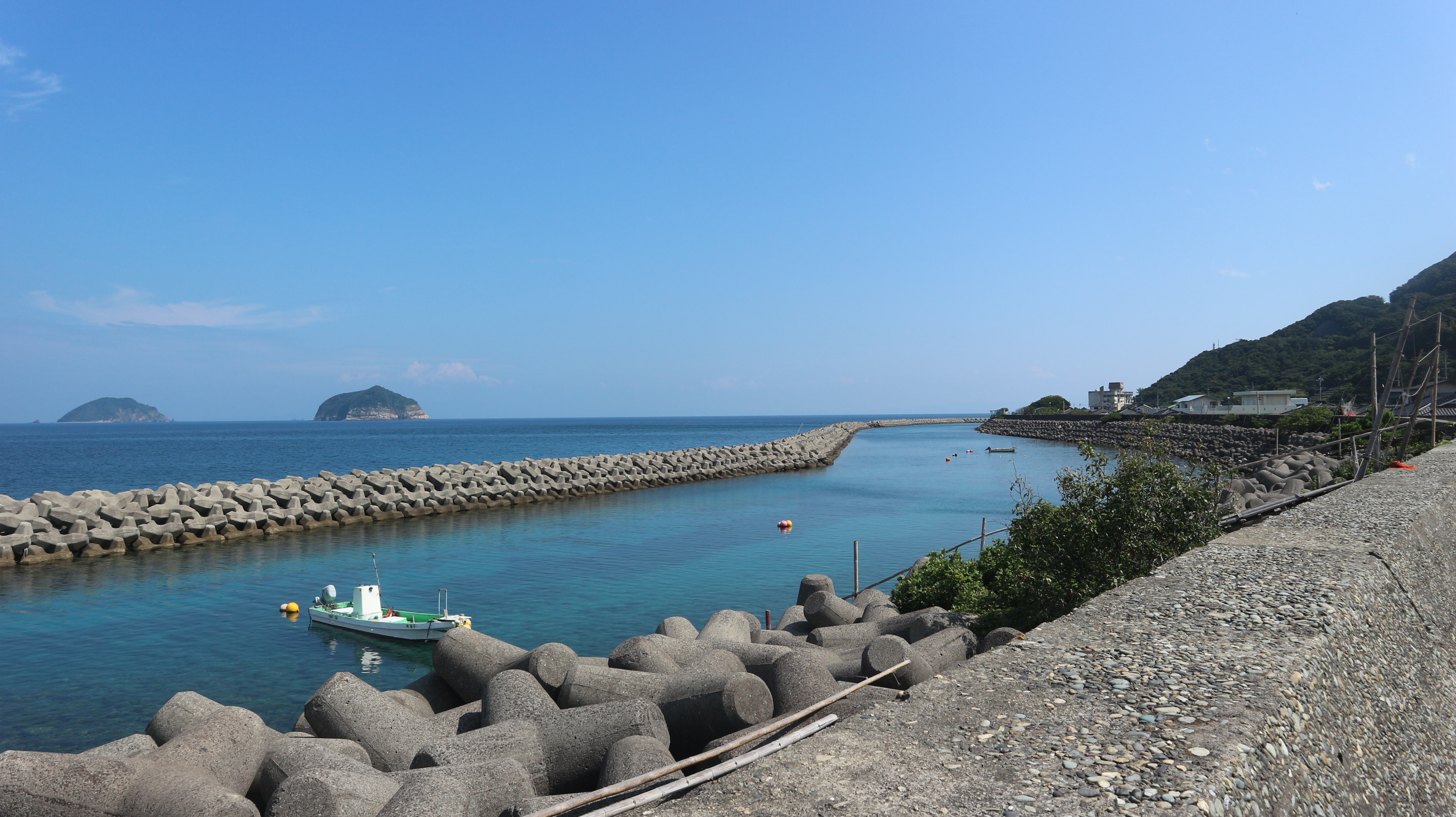 本社から1,196km離れた離島でリモートワーク!? 業務ごそっと持って本社離れてみた。