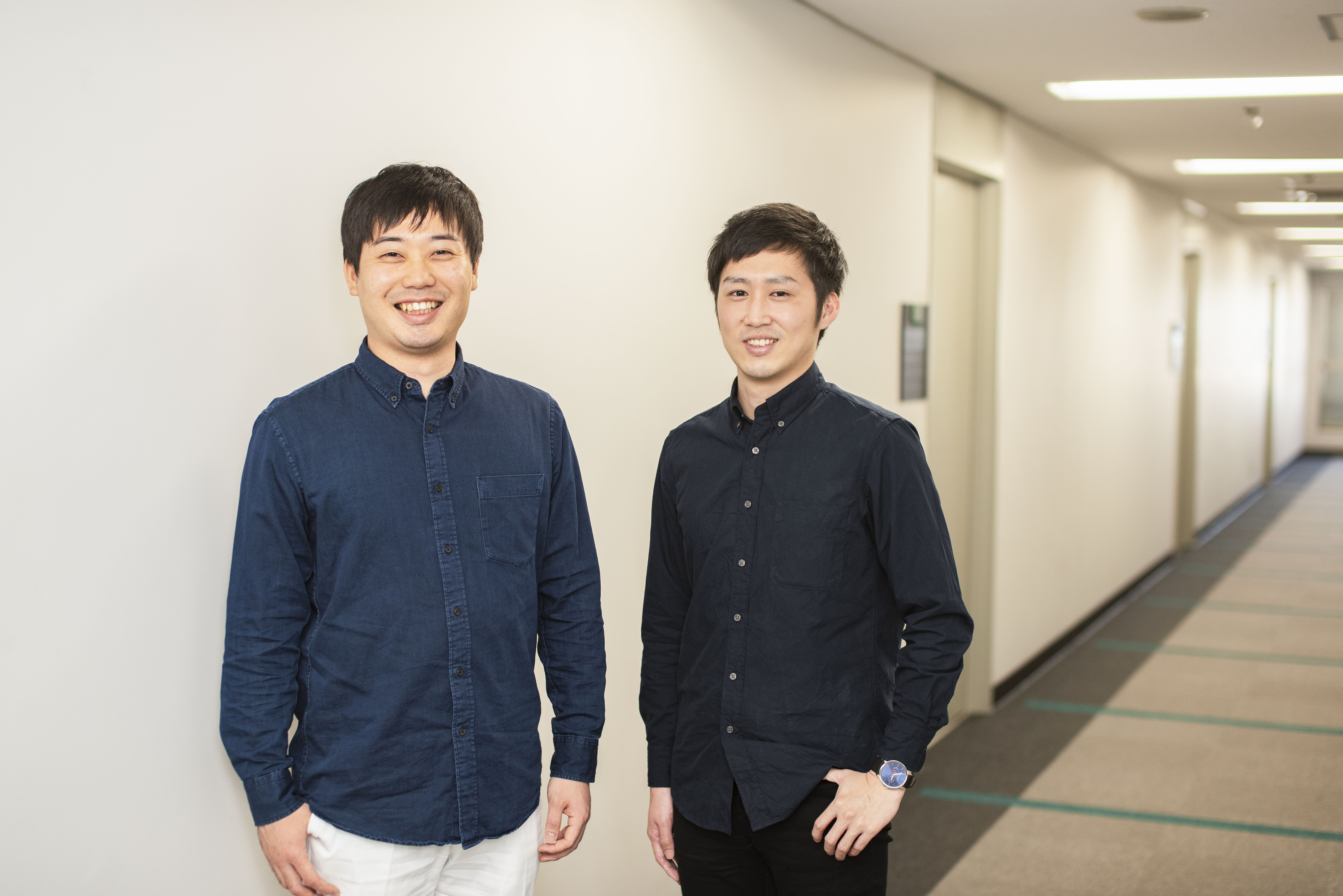人々の生活を支える店舗。システム本部はその基盤を支えている − 本部システム部・佐藤陸／システム基盤構築部・増田和健
