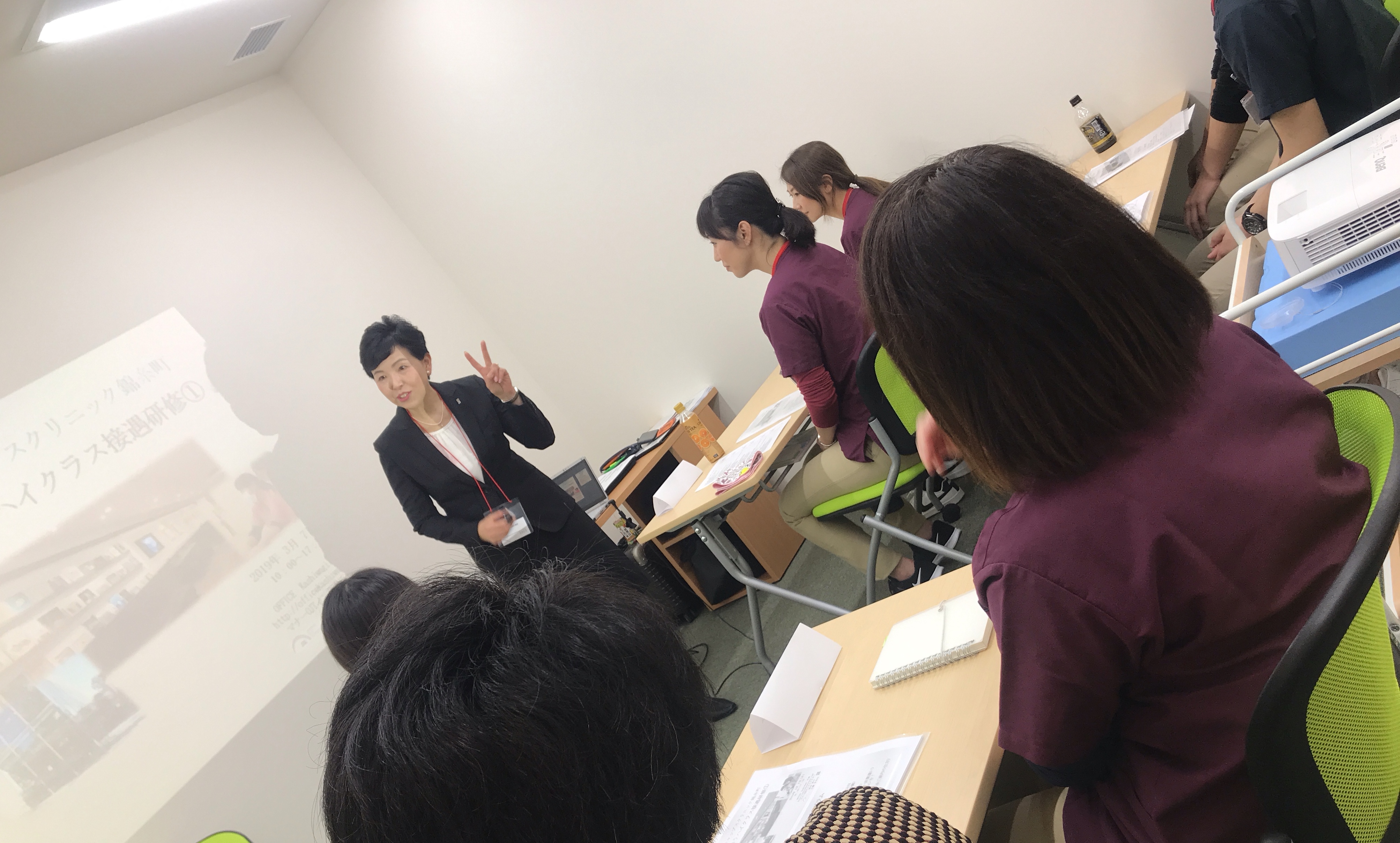 実は知らない？正しい接遇！より良い顧客体験のために、接遇研修を行いました。