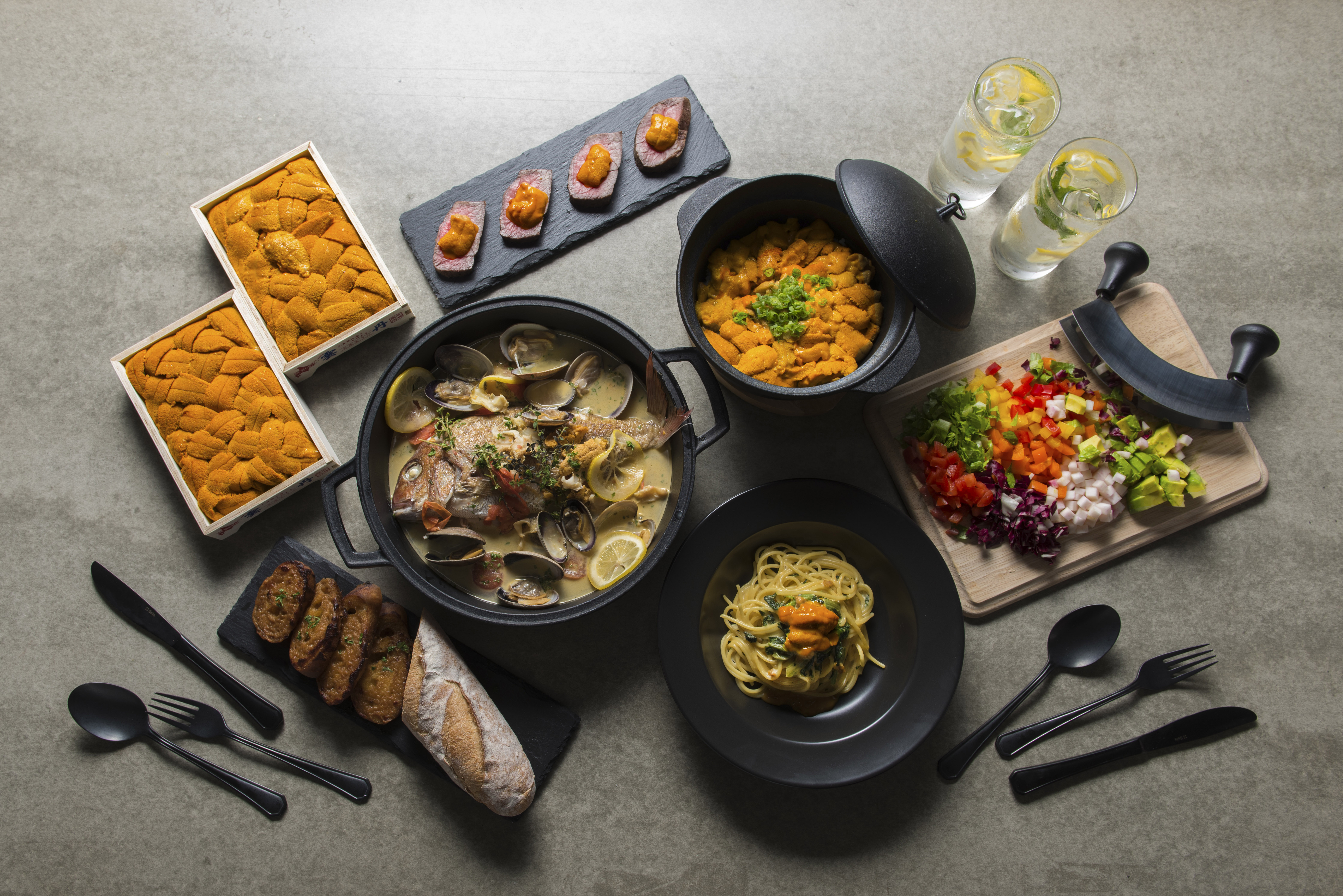 世界初の新業態、雲丹料理専門バル『UNIHOLIC』