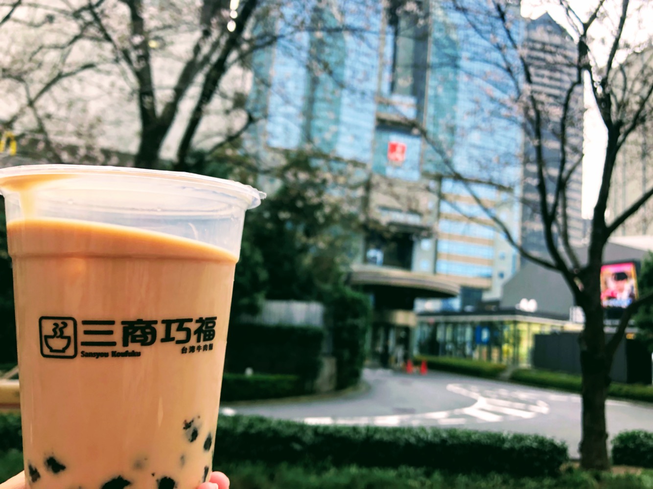 【昼休憩】タピオカミルクティー飲みたくなったからオフィスからシェアサイクルに乗って買いに行った~目指せWantedly映え~