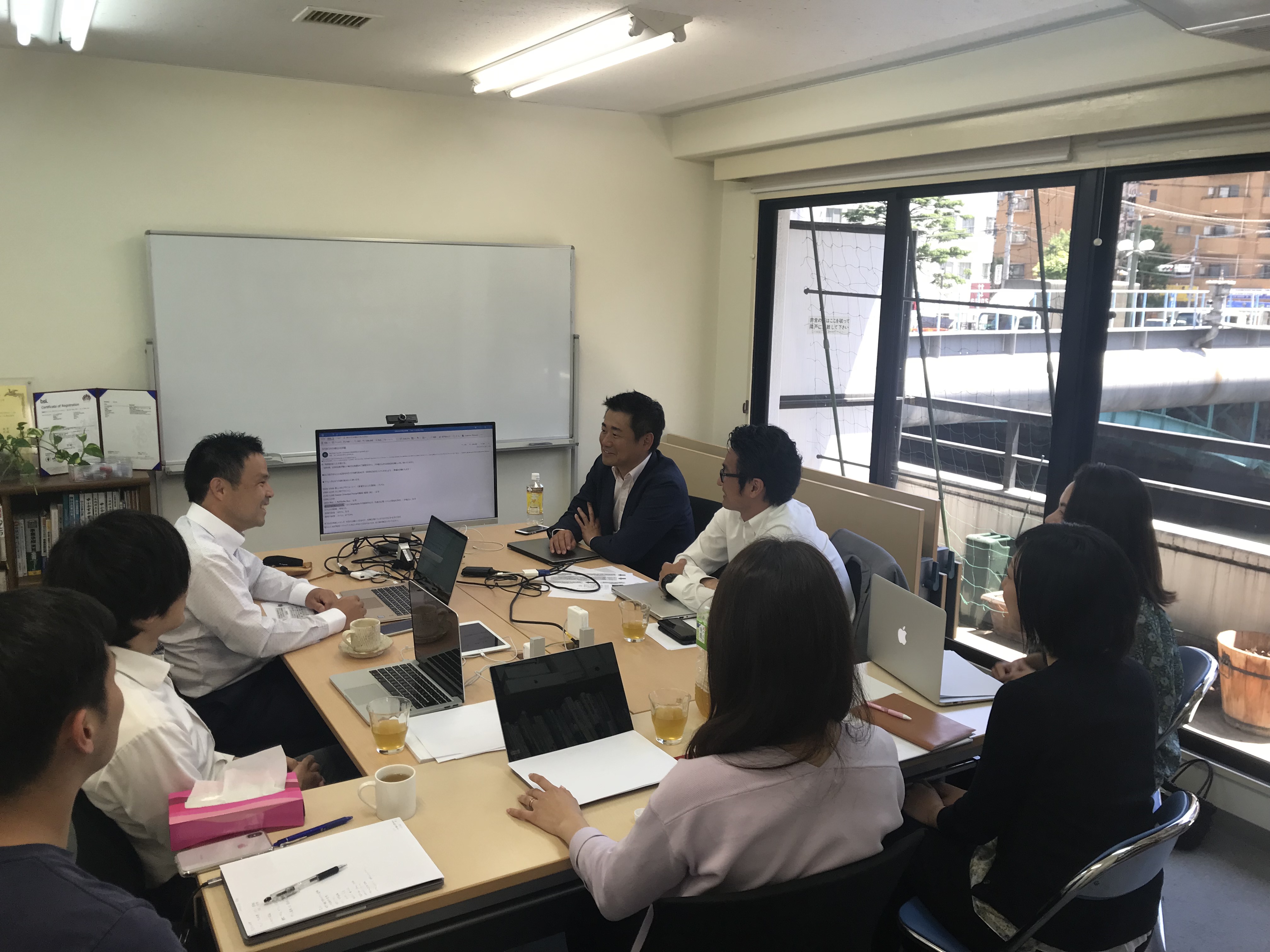 新メンバー2名を迎えた5月の月例会、自己紹介セッションを行いました