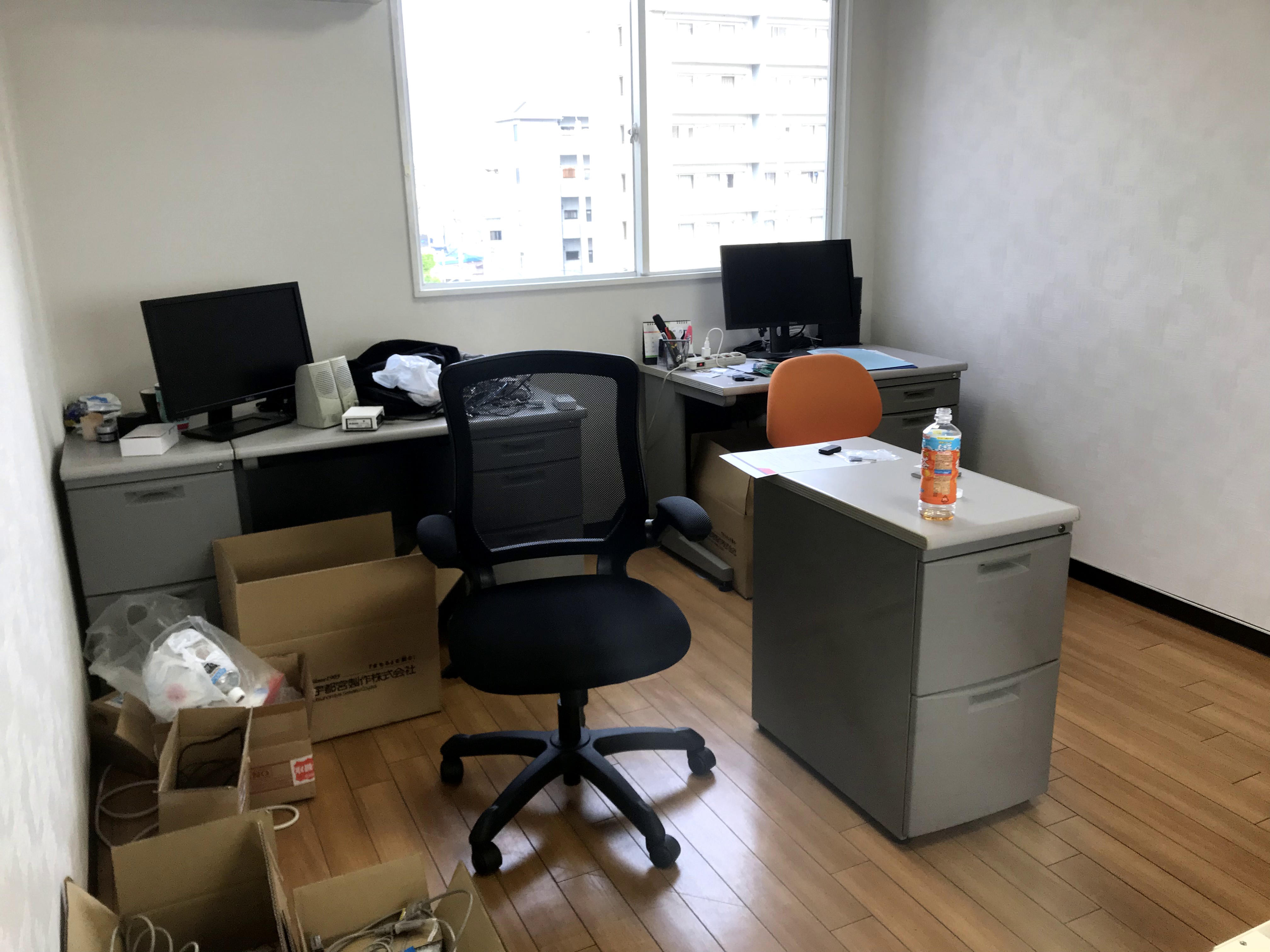 引っ越し中です