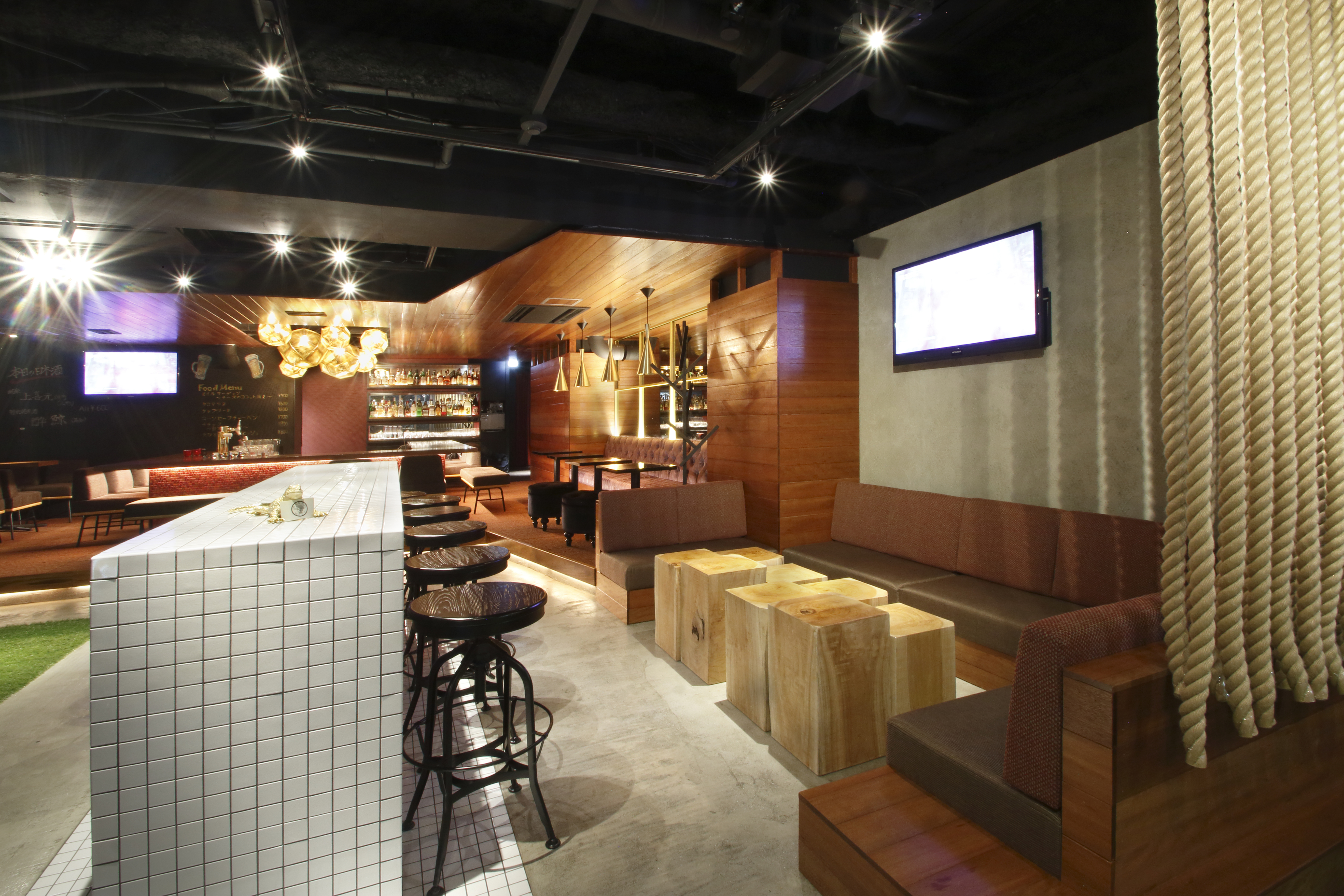 急募！限定1名ダーツバー『サンタウエスト』ホールスタッフ