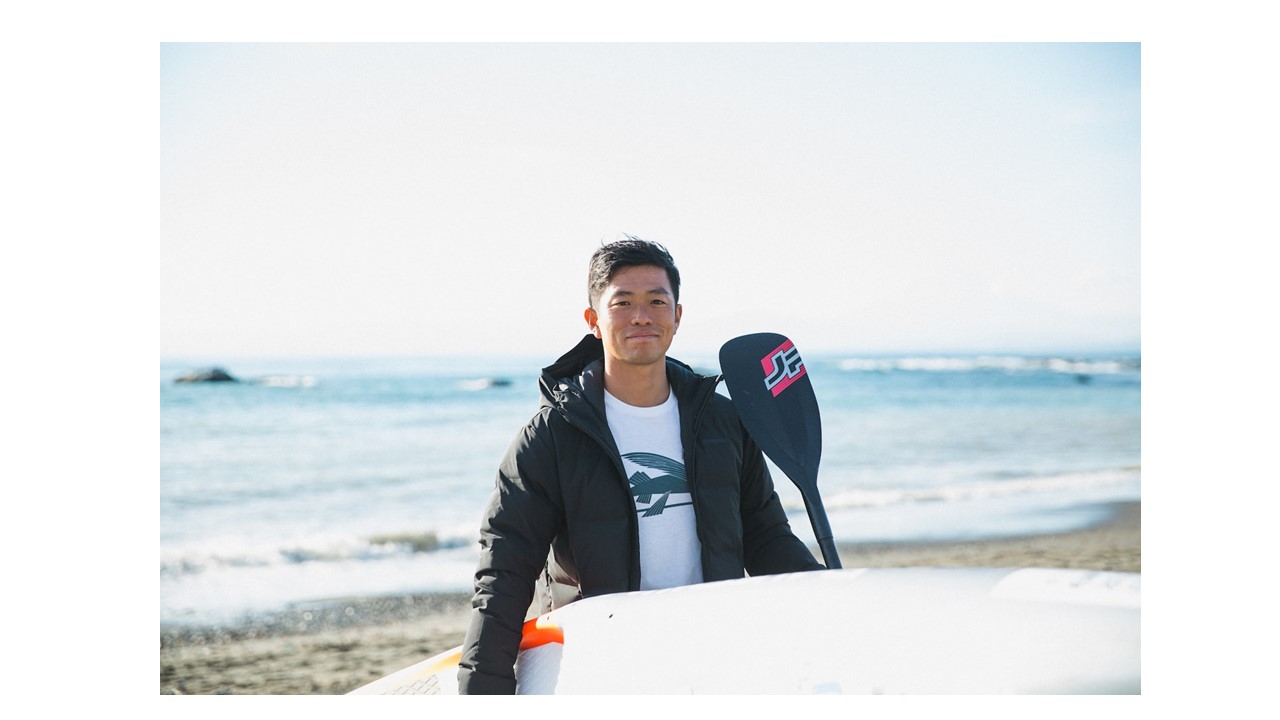 海を漕ぐ。その楽しさをいろんな人に知ってもらいたい。プロSUP選手・金子ケニーさんが伝えたい「自然に感謝し、共存する暮らし」
