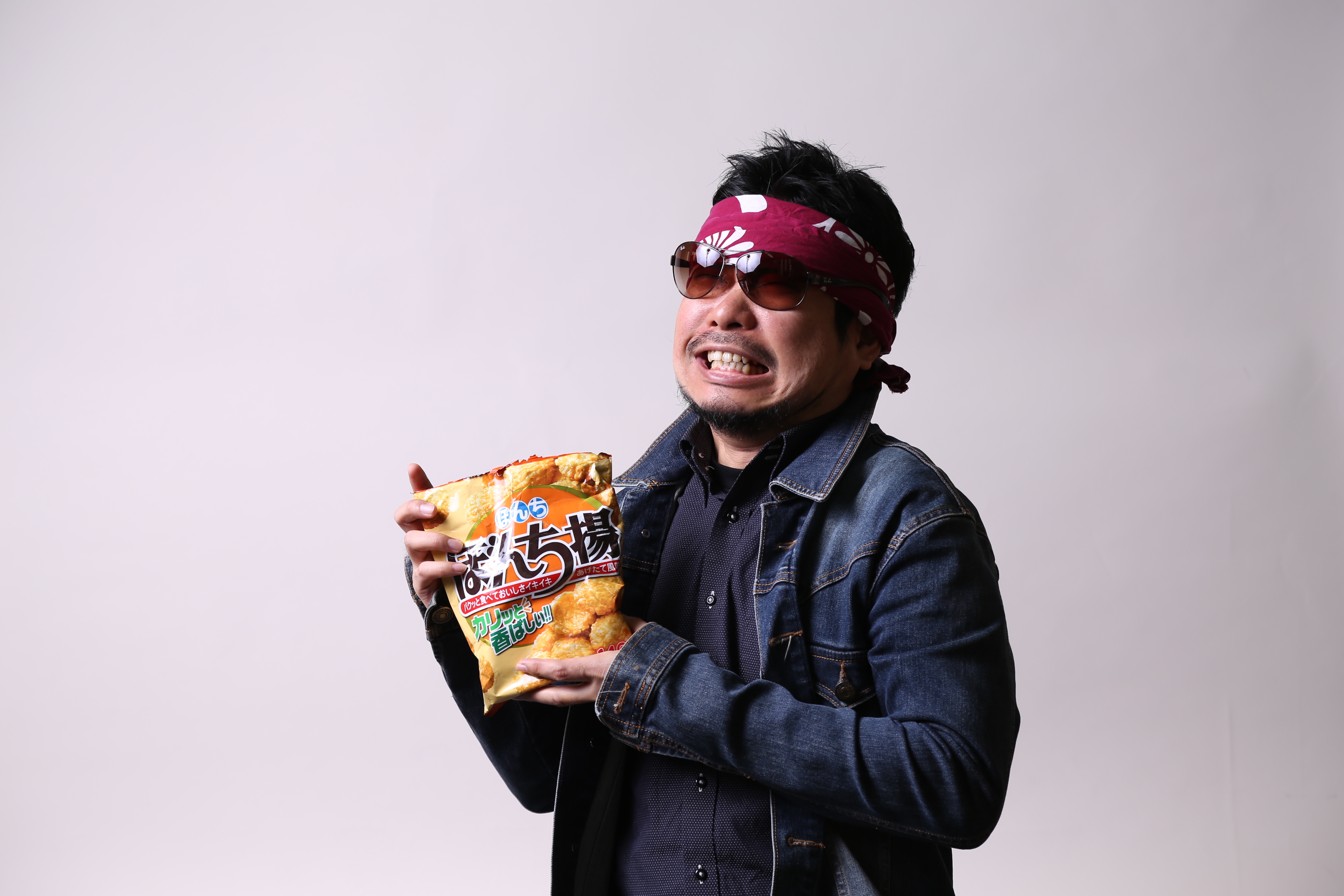 そこに困っているデブがいた。