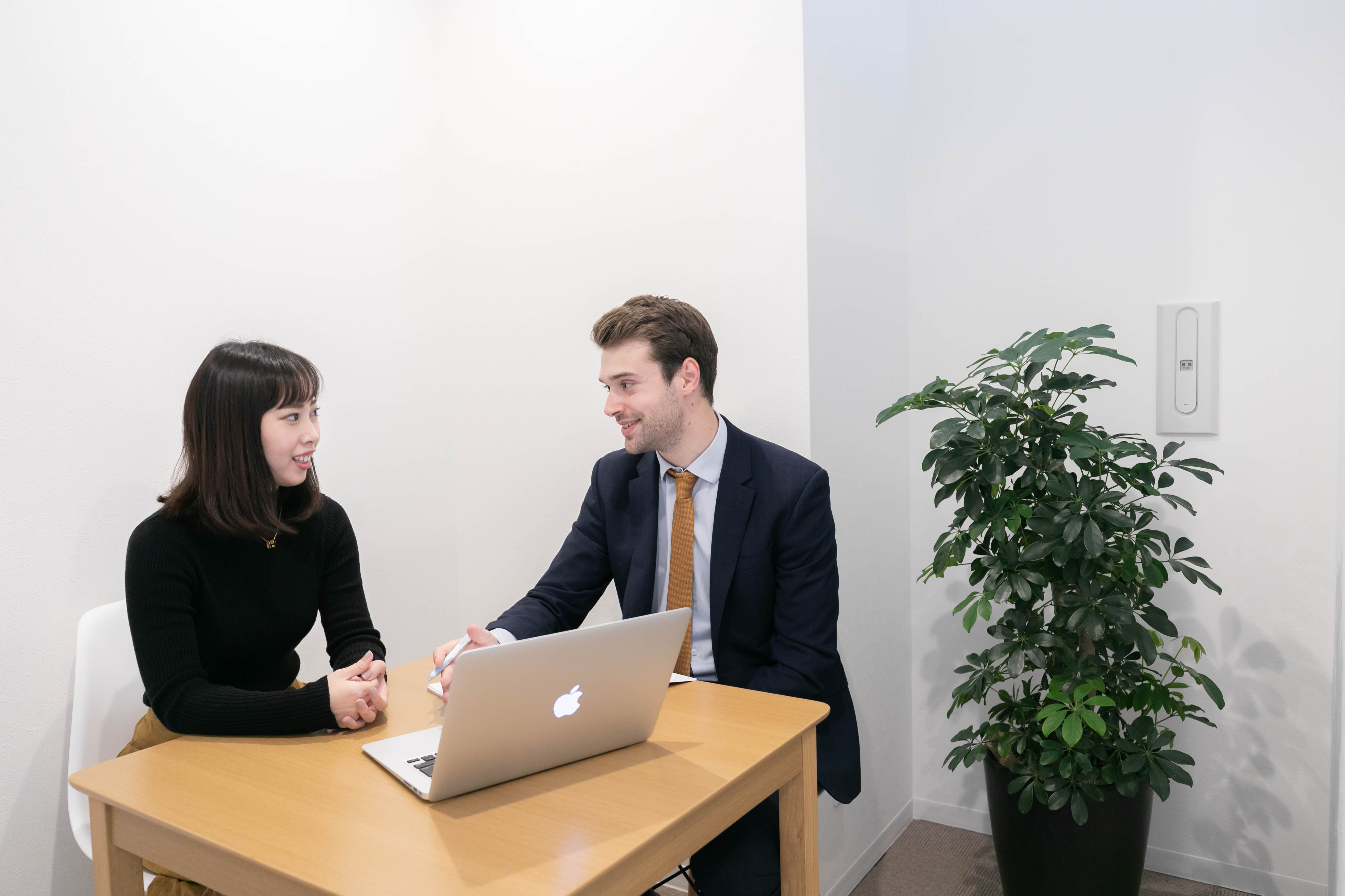 大手コンサル会社エデルマン出身の彼が、辞めてまで日本で英会話講師になった理由とは？