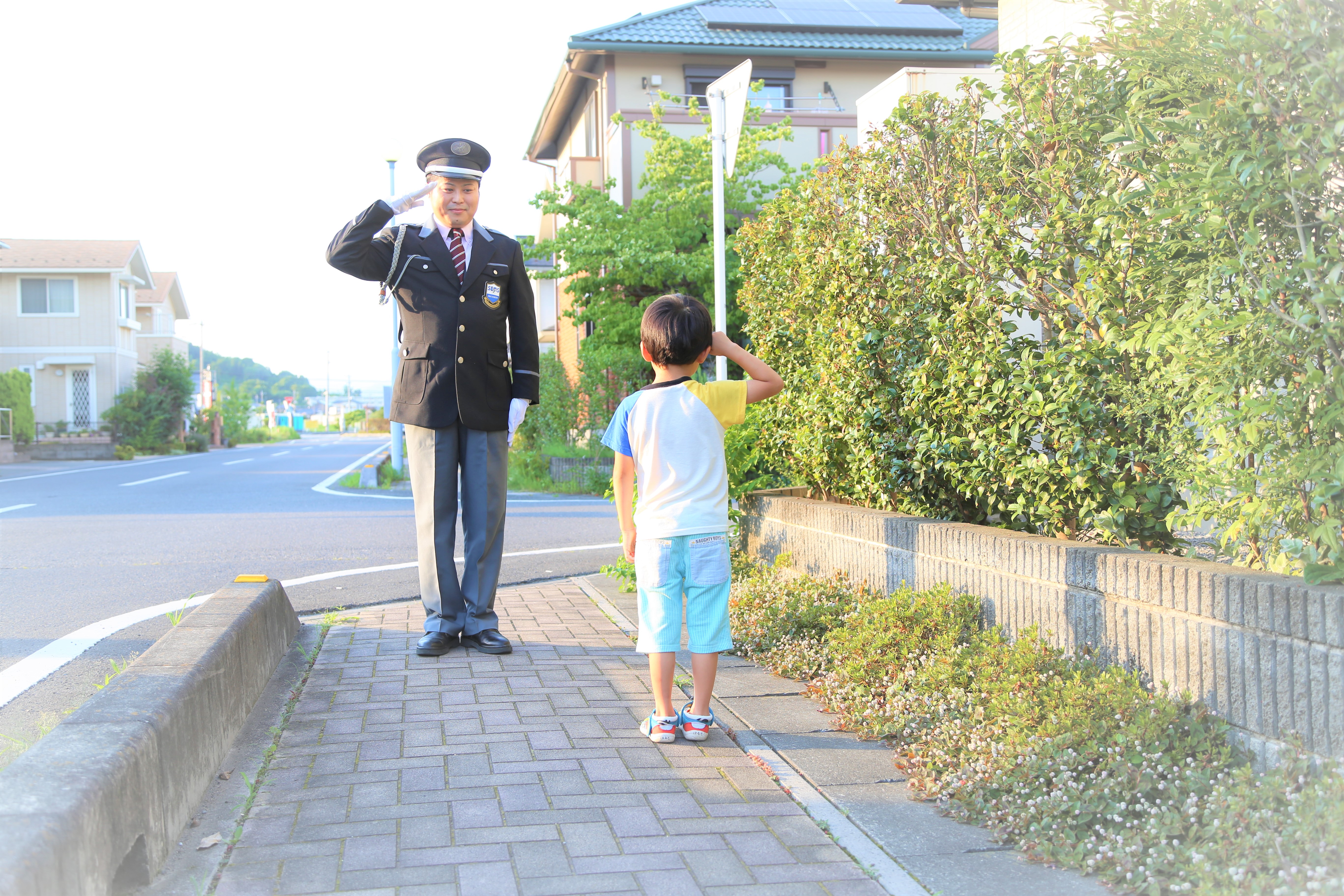 戦わない、守る