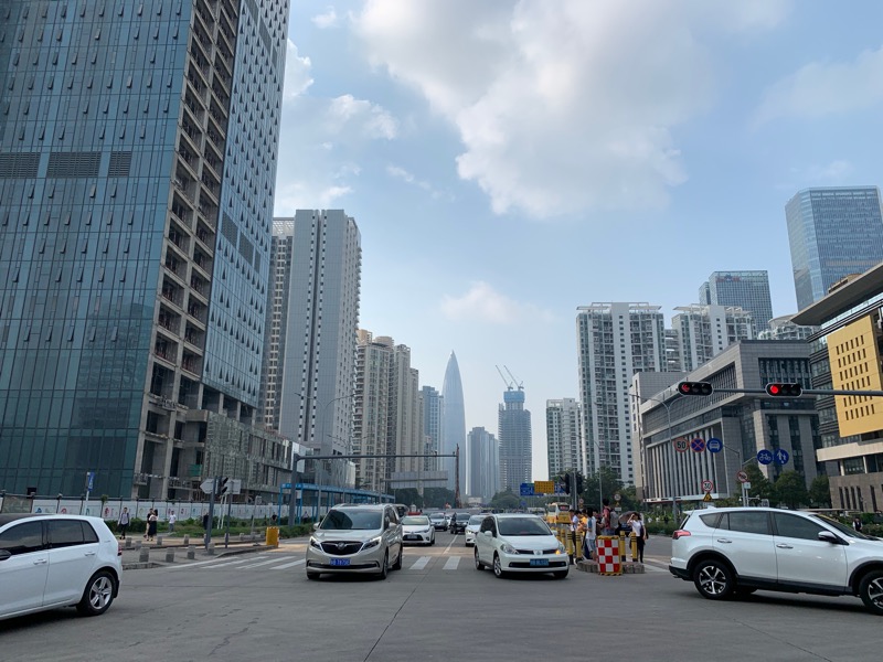 VRデバイスの調達に中国は深センへ