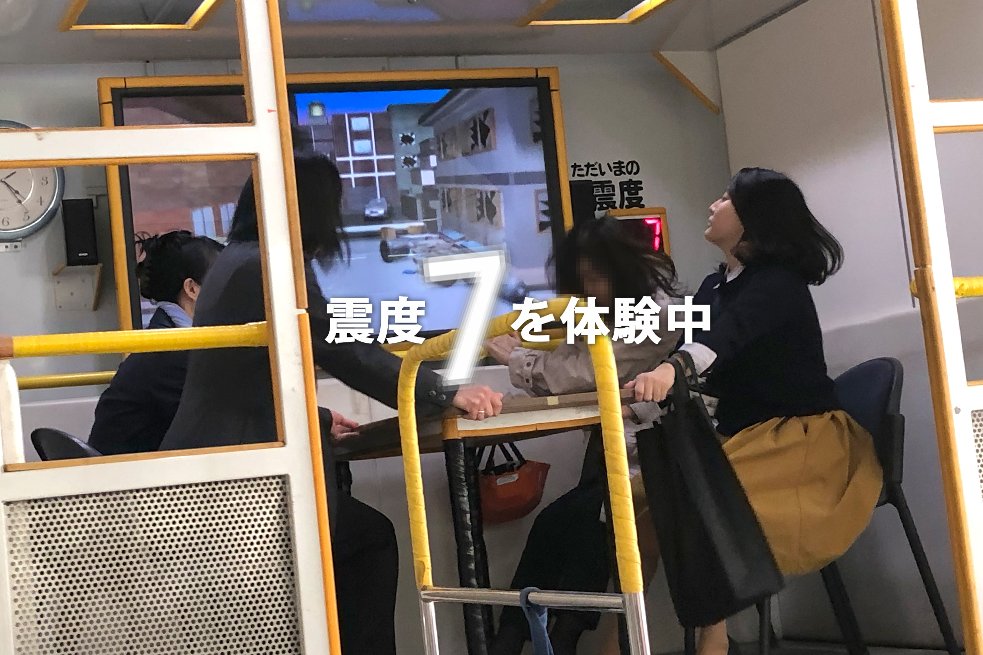 オフィスのワンシーン＜防災訓練編＞天災は忘れた頃にやって来る！