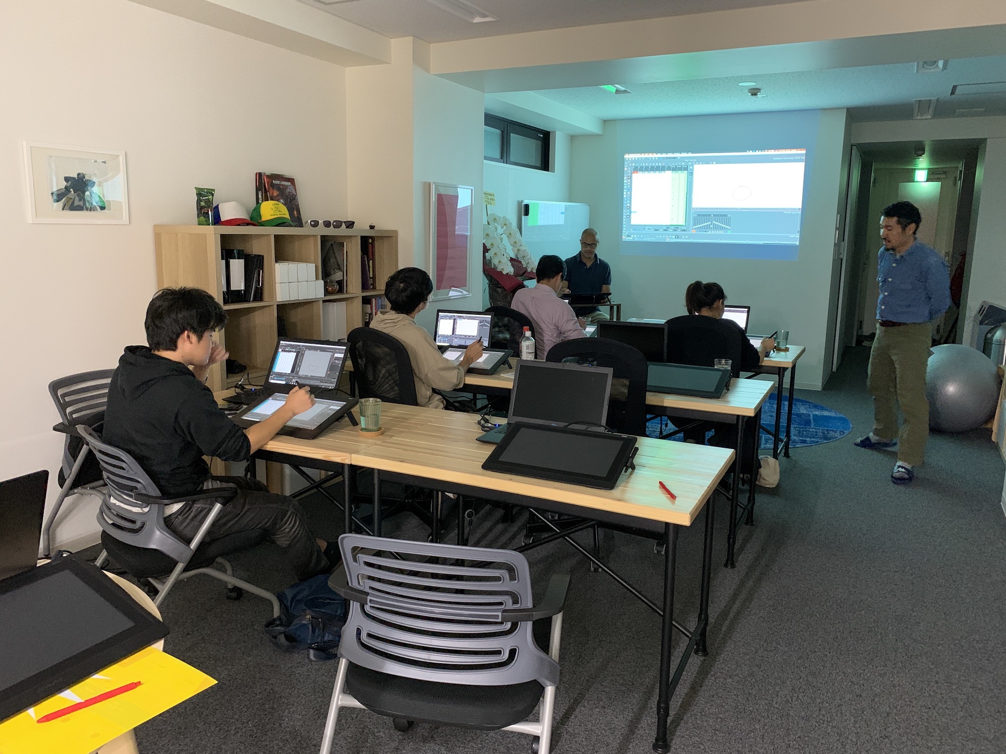 会社のセミナースペースで、ソフトのタッチ&ラーンイベントを開催しました！