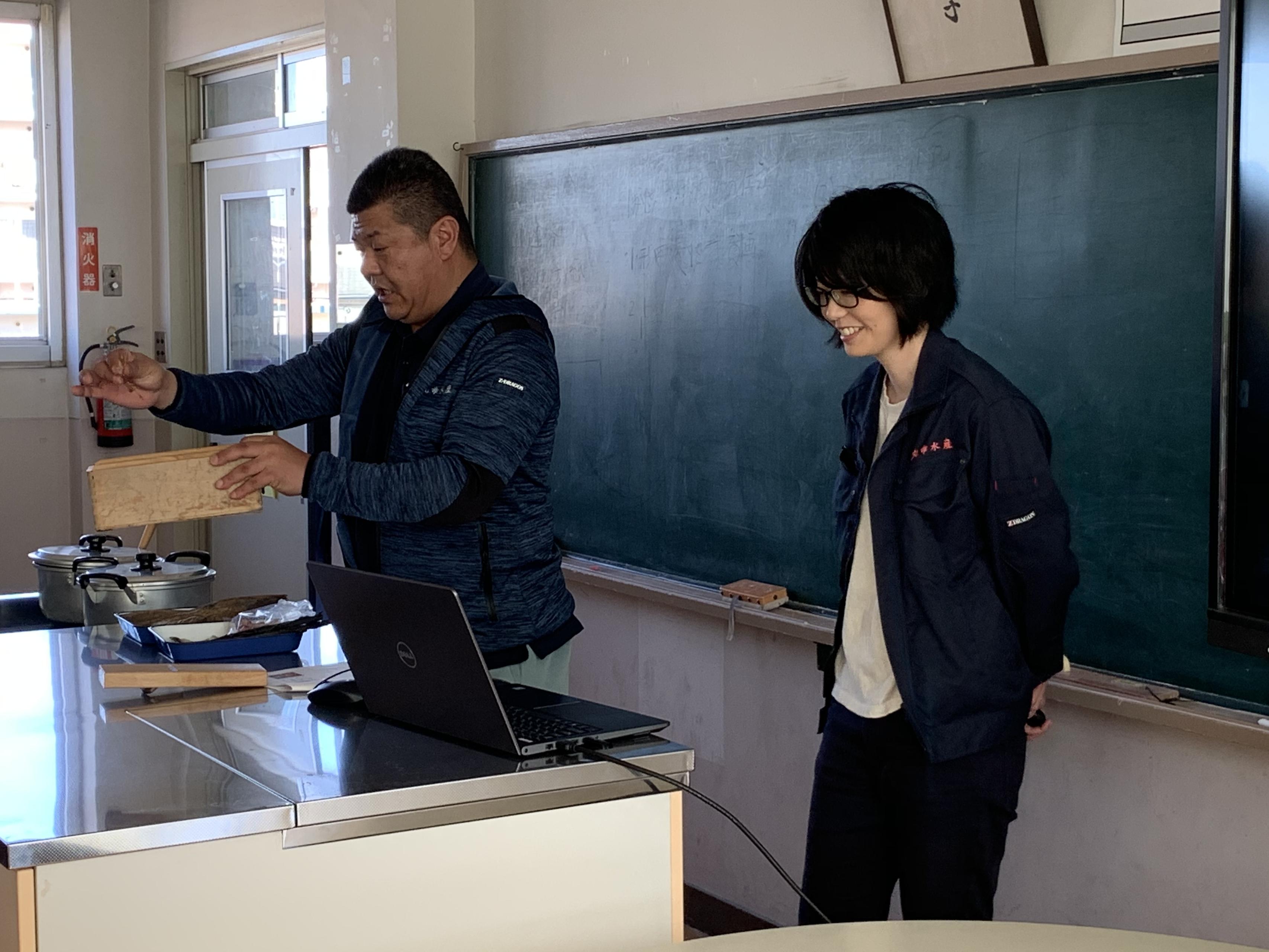 「だし」の食育授業を行いました！！