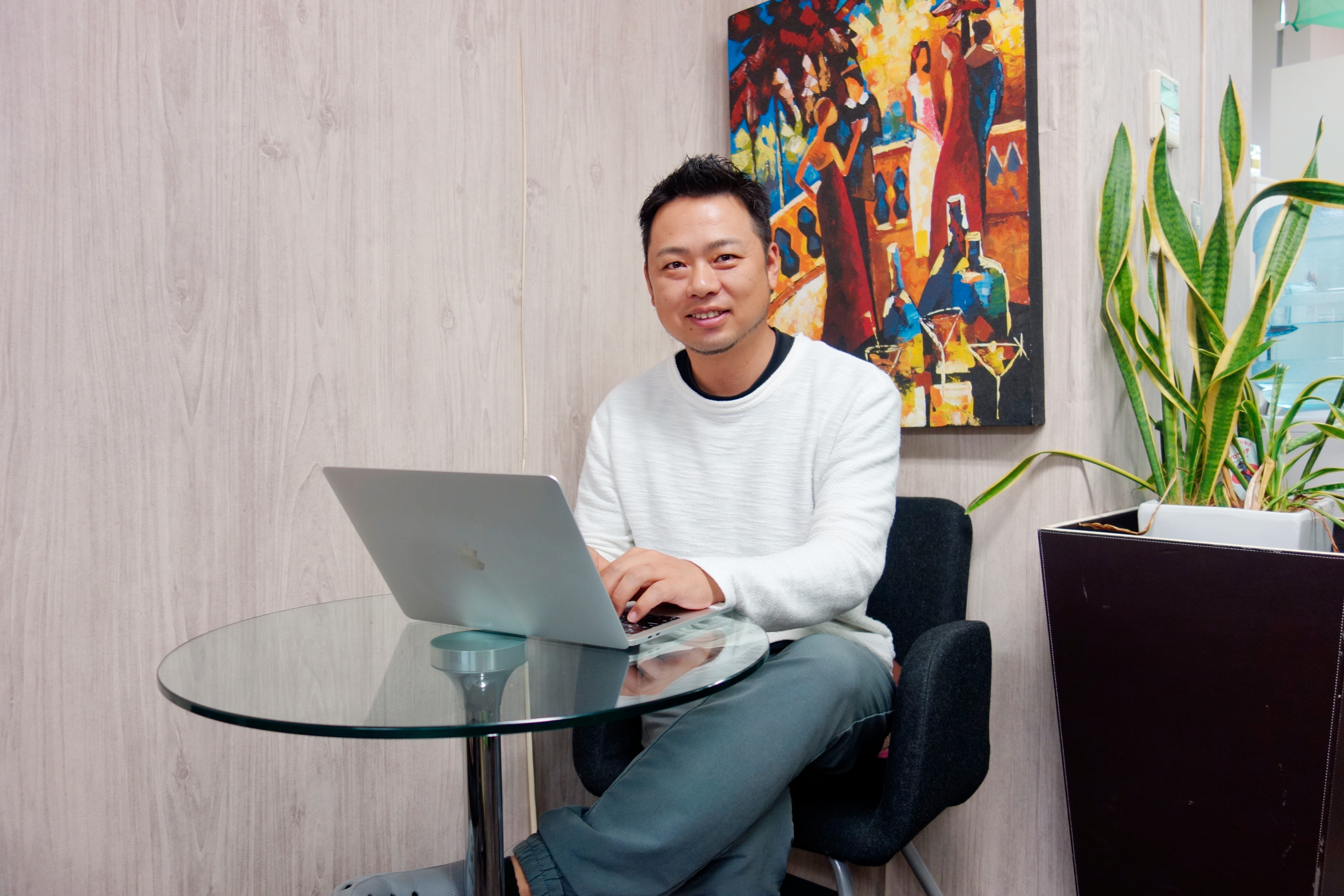 制作会社社長 兼 モツ鍋屋店長、異色の経歴をもつ変化のヒト｜関洋祐