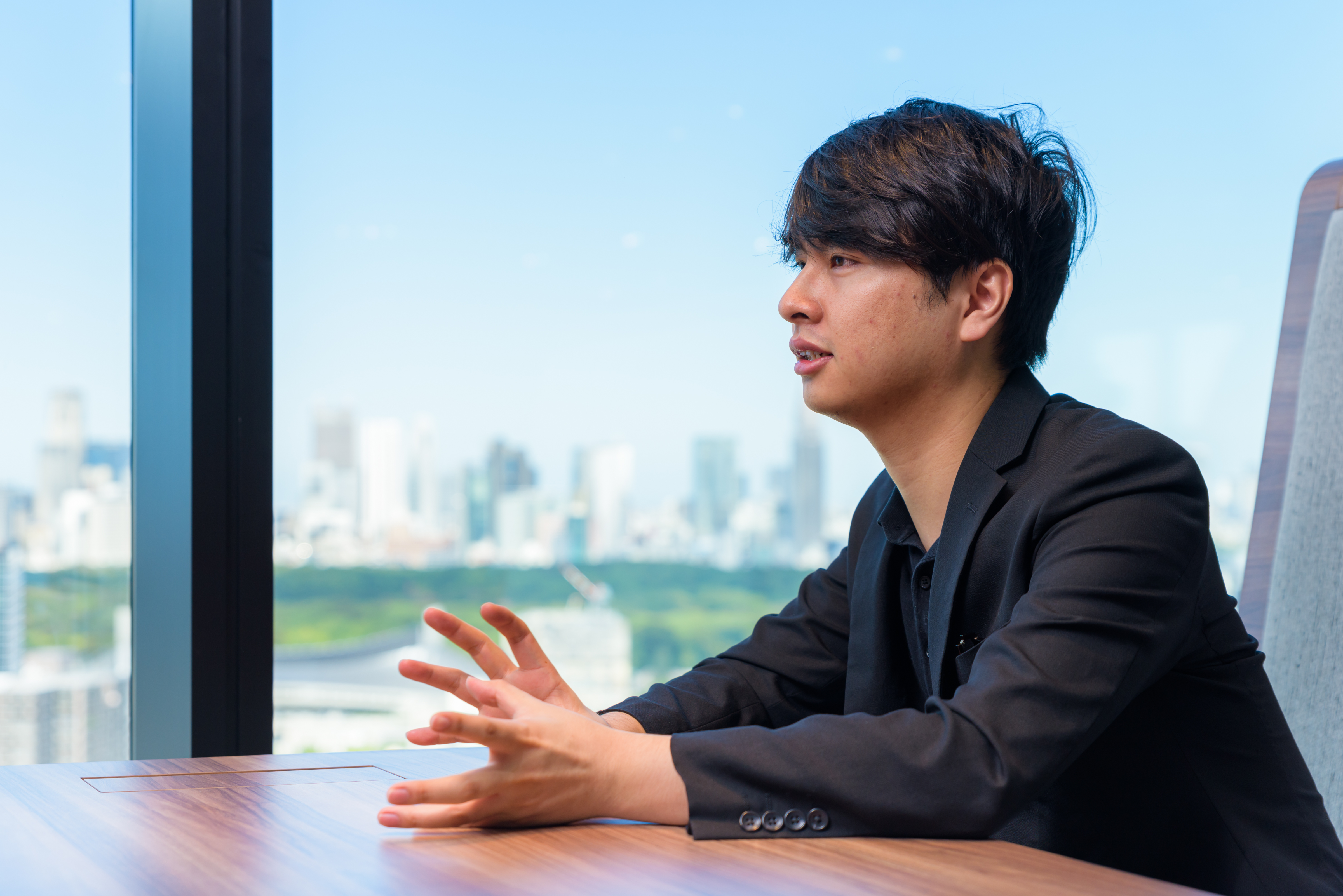 ハイレベルな環境で見つけた、「本物の安定」とは？｜社員インタビュー 久慈さん