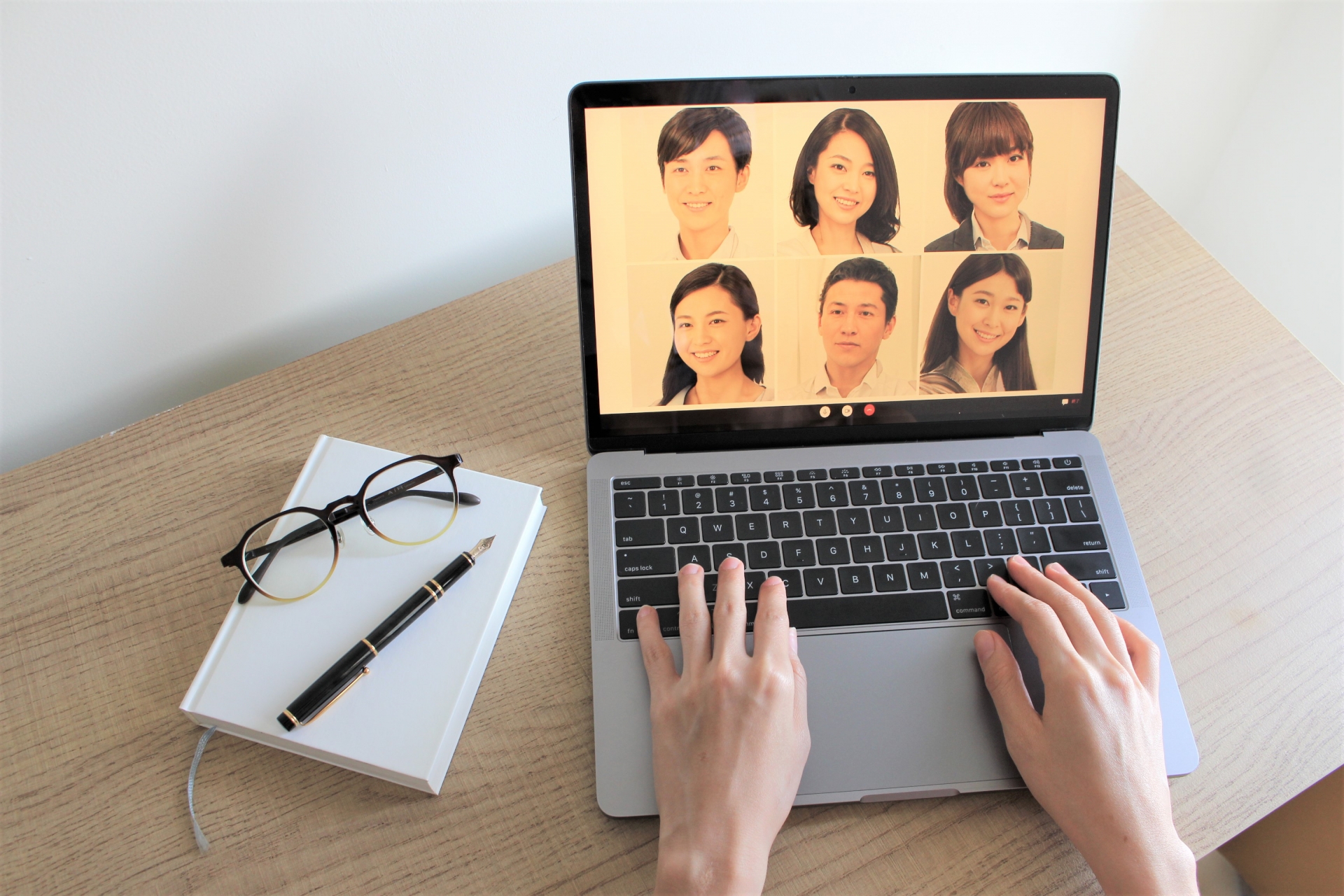 リモートワーク中、Slackカスタム絵文字を工夫したら女子社員のテンションが急上昇した話