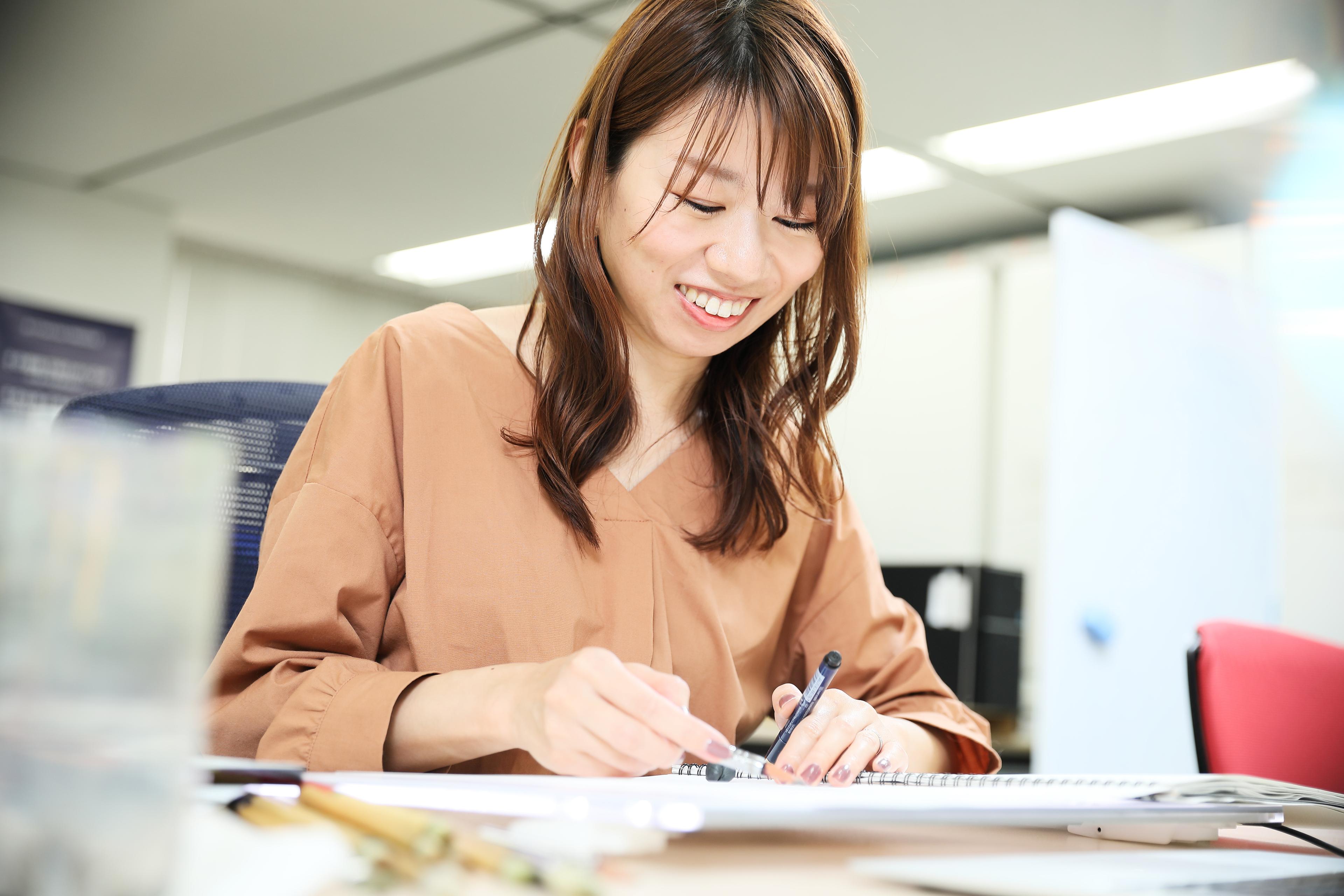 美大日本画専攻から お客さまのために描く イラストレーターに 日本ビジネスアート