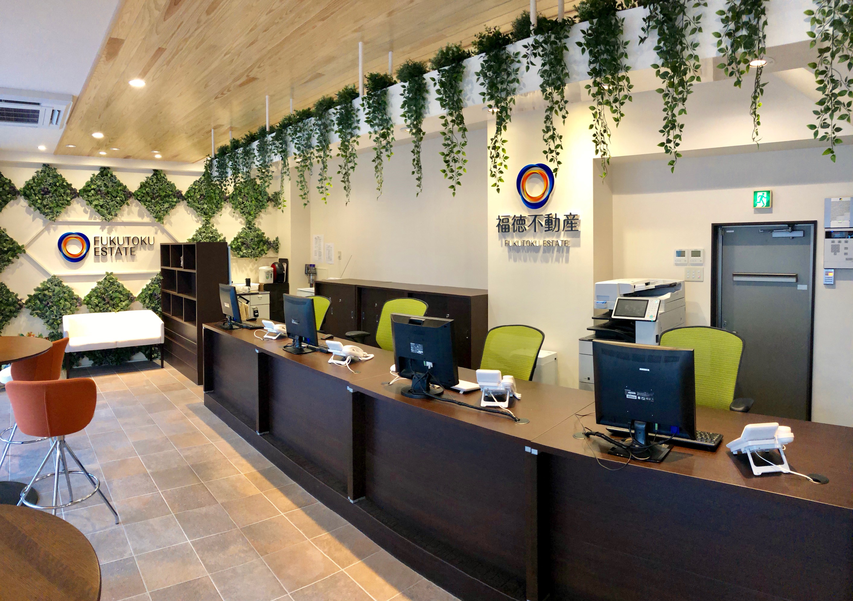 ここ、当社自慢の賃貸店舗なんです！カフェっぽいでしょ！