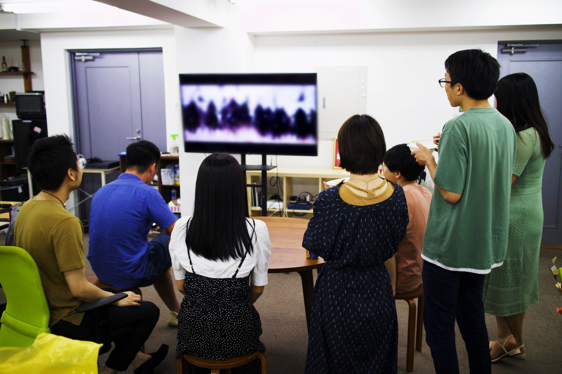 映画好きが集まるオフィスで上映会！たまには息抜きも大事ですよね