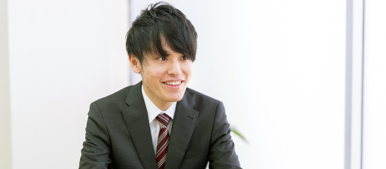 【SIMPインタビュー】建築業界から未経験でインフラエンジニアへ。～仕事のこだわりと今後のキャリア～