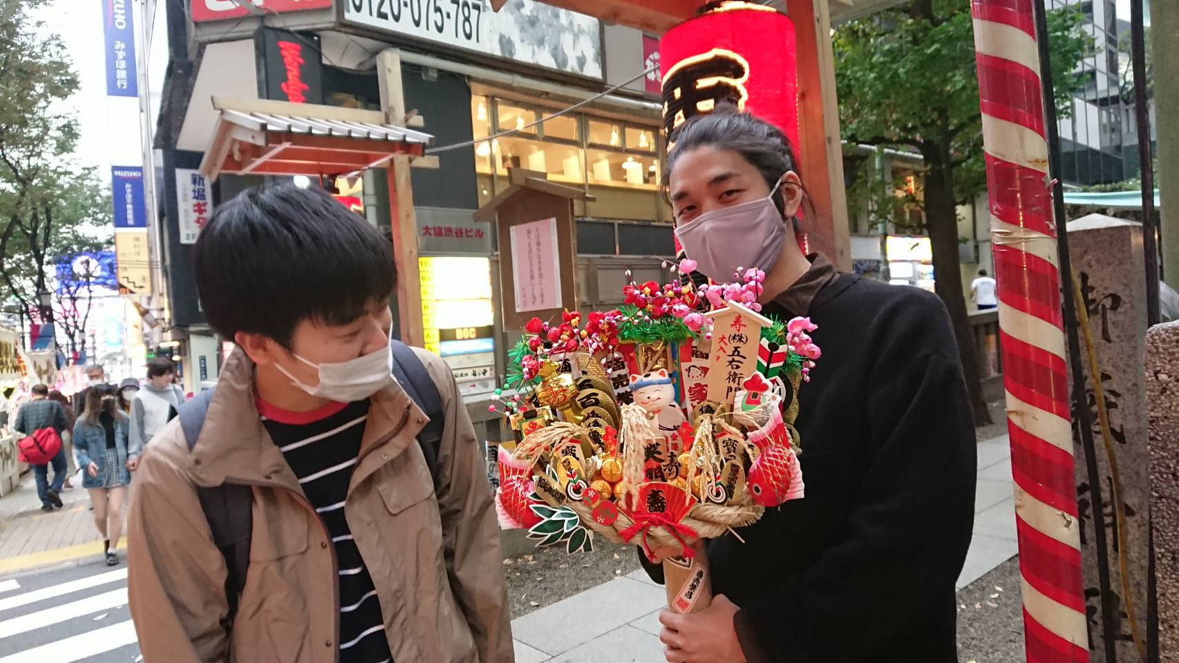 2020年11月2日　酉の市へ　去年の熊手をもって渋谷の神社へGO！！