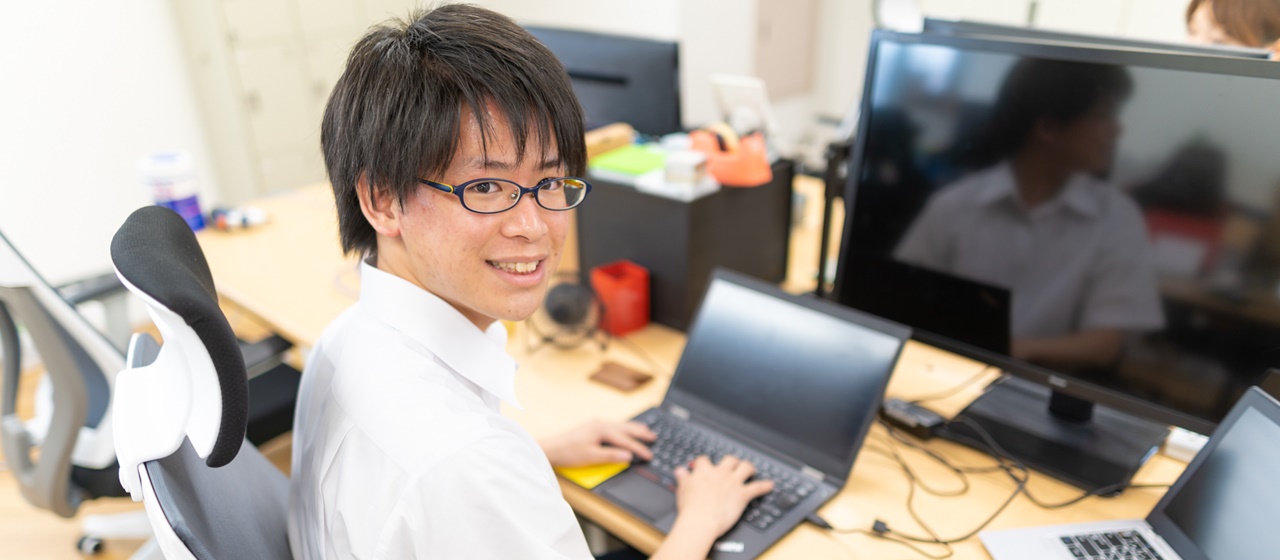 【SIMPインタビュー】自分の強みを活かしてNWエンジニアへ。～学び続けられるこの世界が楽しい～