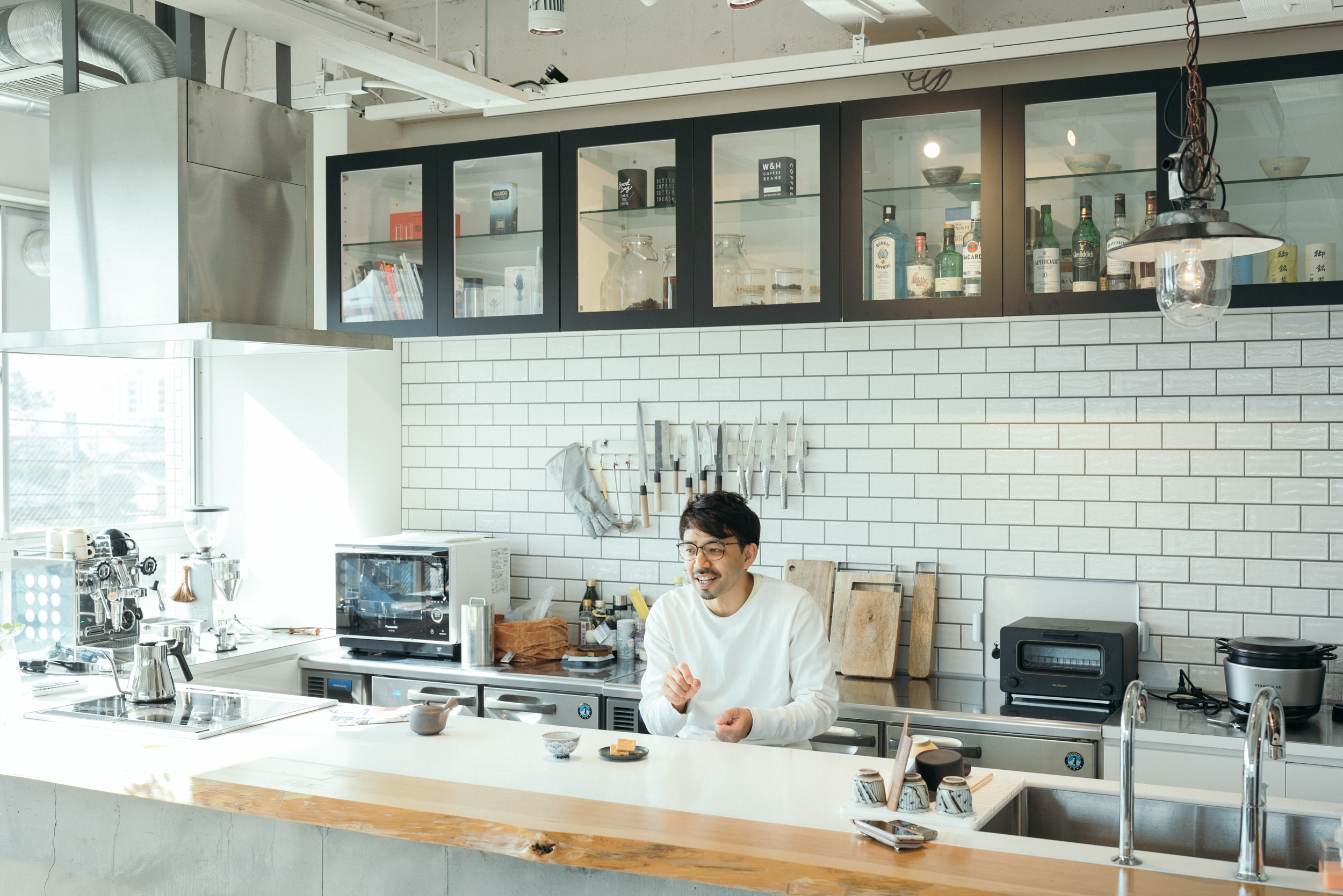 仕事にきびしく、環境はホワイトに。京都のデザイン会社マーブルのお作法