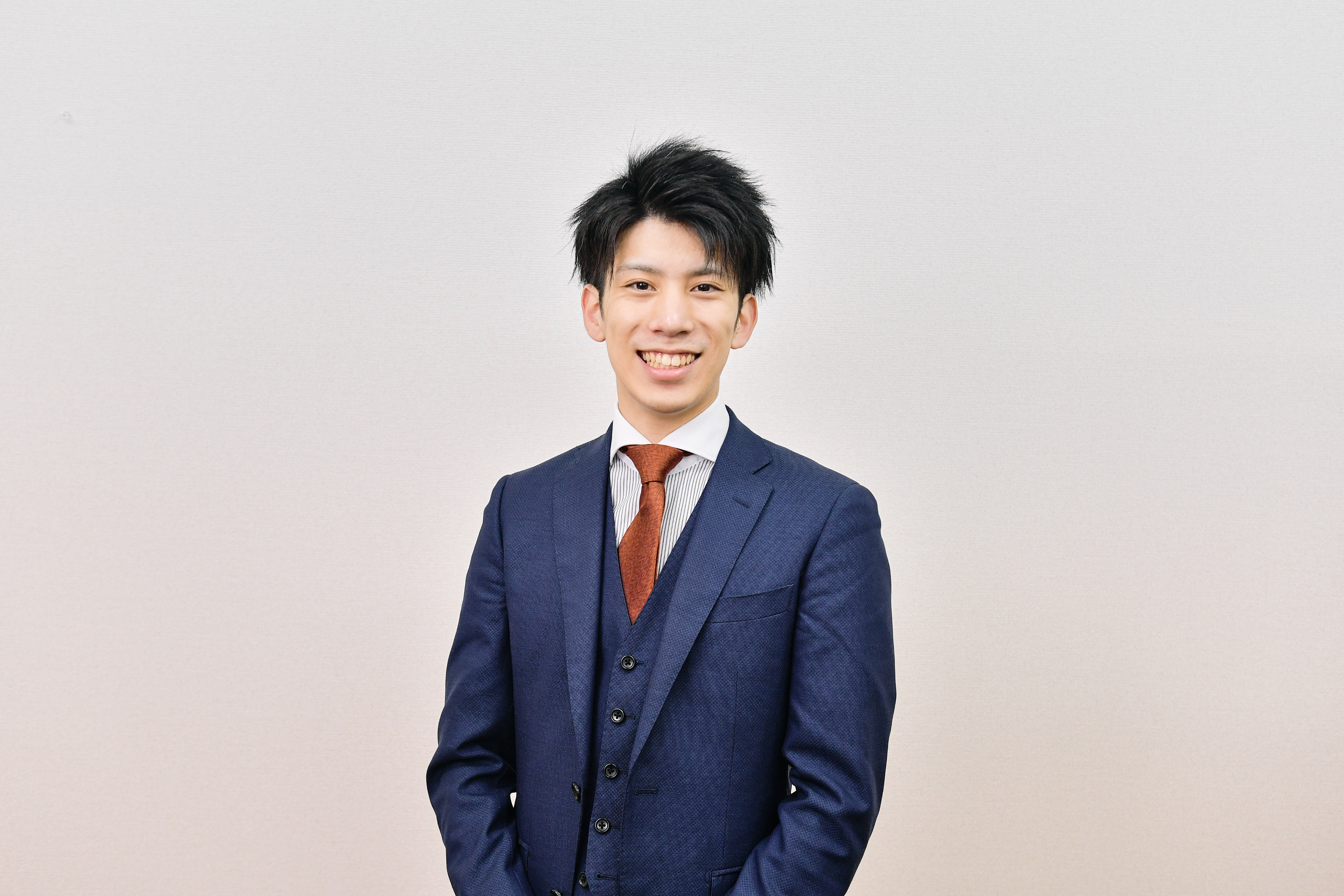 株式会社N.Eでオーダースーツ事業に関わり１か月で売り上げ50万達成！