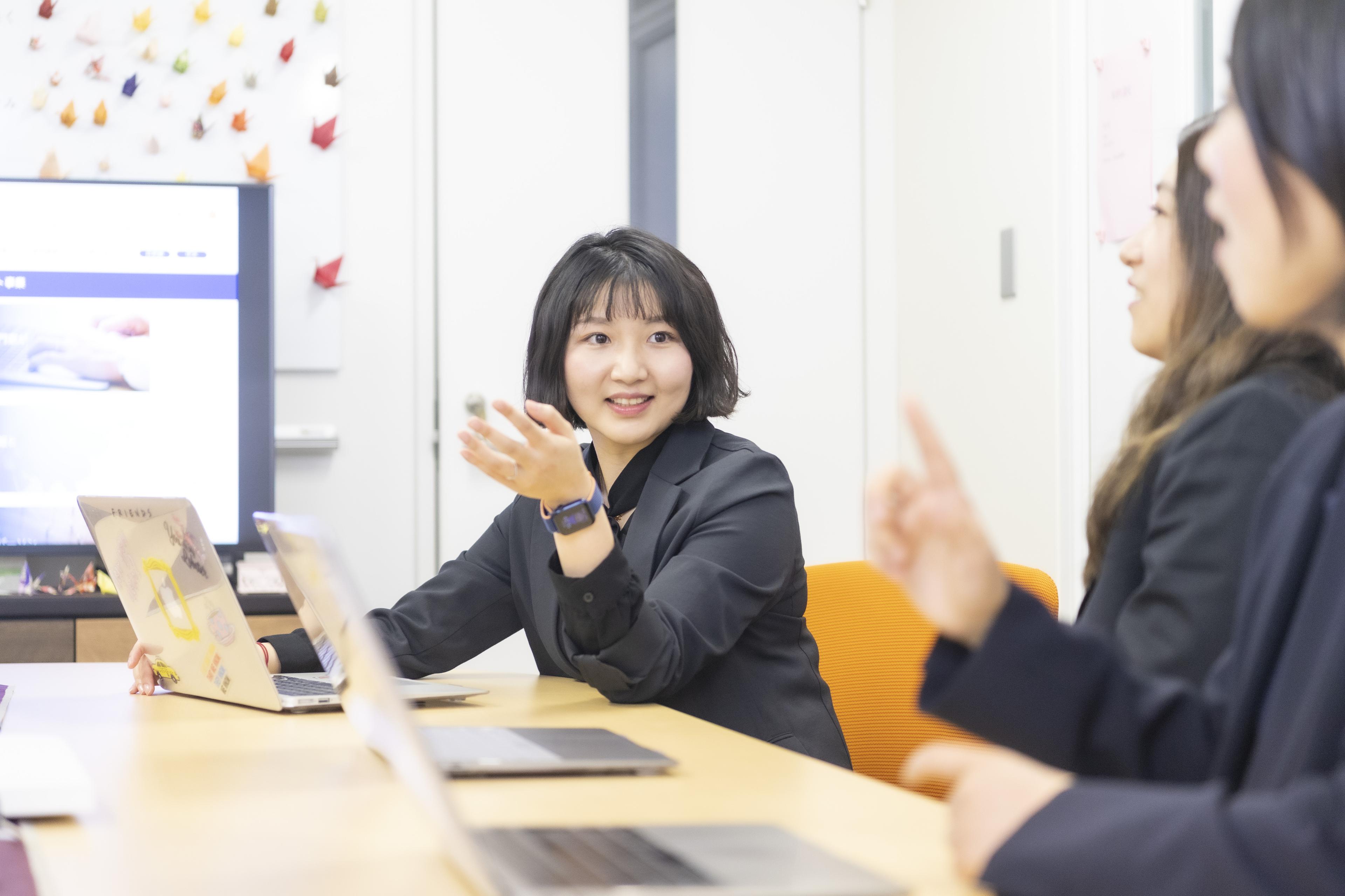 【社員インタビュー_vol.3】アパレルから人材業界へ転身！未経験のチャレンジ/房甍