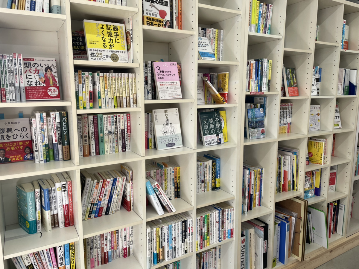 ＊オフィス紹介―本棚＊