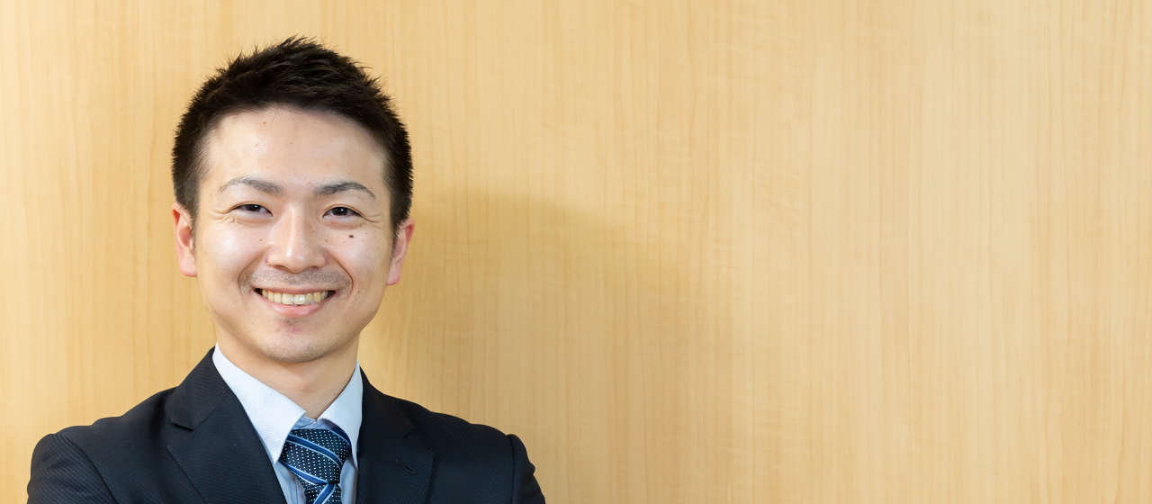 【営業職メンバー紹介】元お笑い芸人と言う異色の経歴を持つ高橋。中途で入社した同社にどのような思いを抱いているのだろうか。