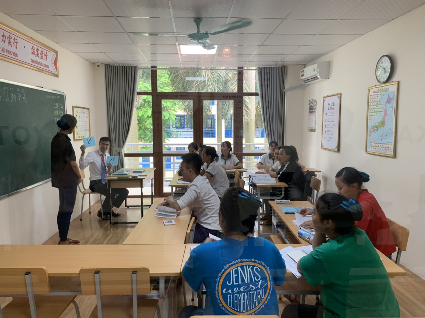 ベトナム送り出し機関での日本語学習風景