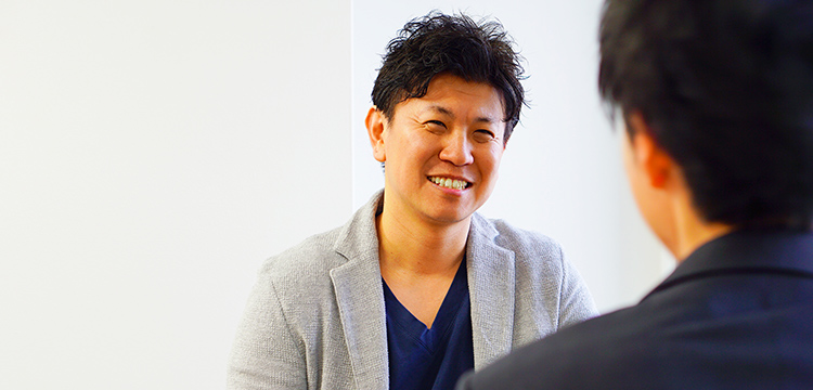 【代表インタビューVol.1】お金へのコンプレックスが田舎の高校生を駆り立てたー学生起業、大手企業時代を経て実現したアクシス創業