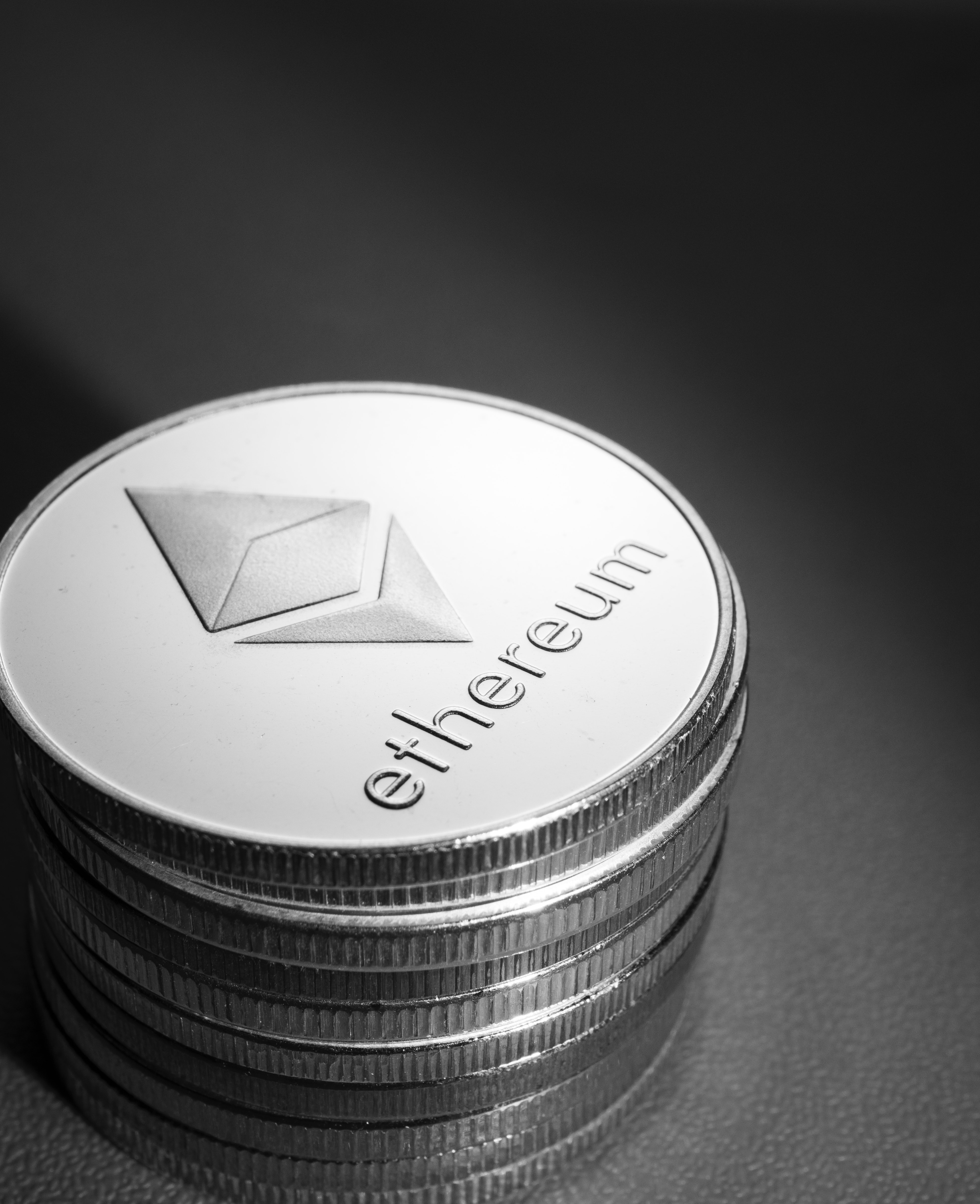 「バーチャルスニーカーが100万円」 経理・法務視点でNFTの現在地を考えてみた