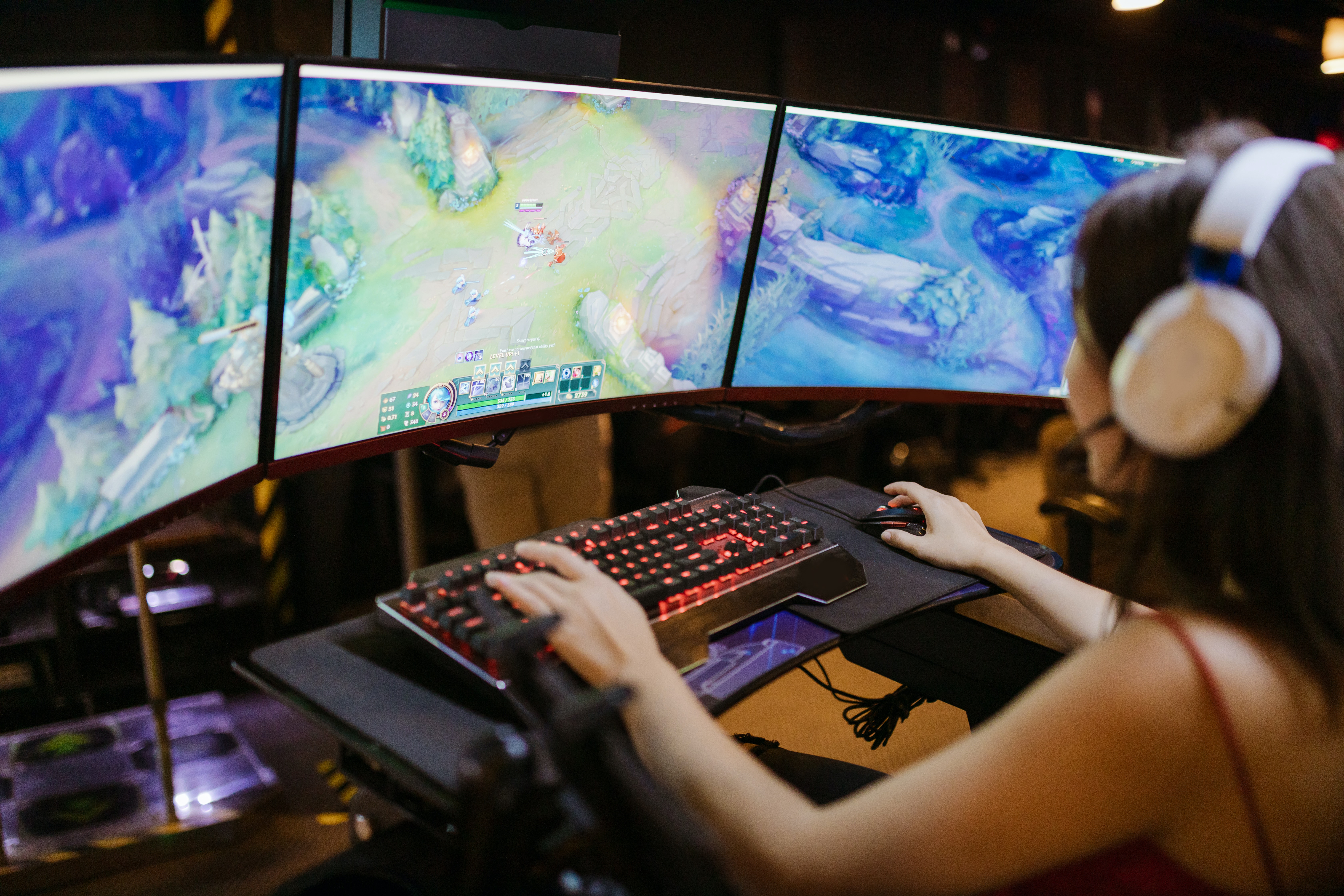 市場規模100億円も目前！？拡大するeスポーツ業界で「人の可能性」を見出す【事業についてVol.1】