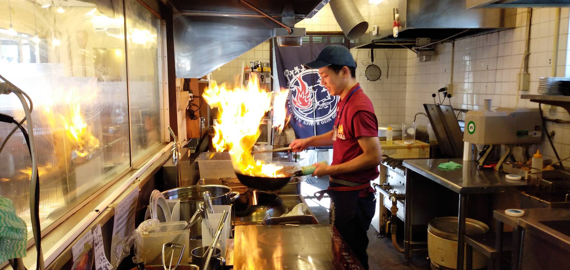 我が社は食のプロフェッショナルとしてお客様に最高のサービスを提供し全社員の物心両面の幸福の追求と日本の食文化の繁栄に寄与することを目的とします。